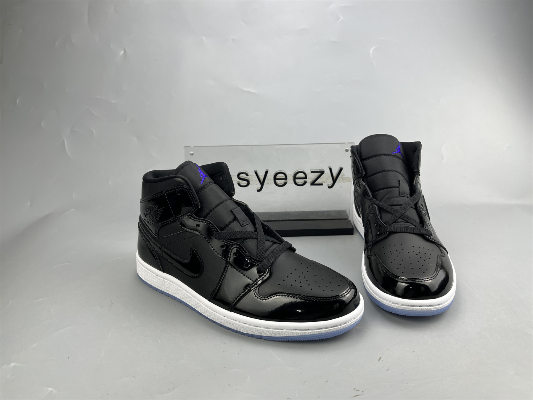 UA AIR JORDAN 1 MID SE 