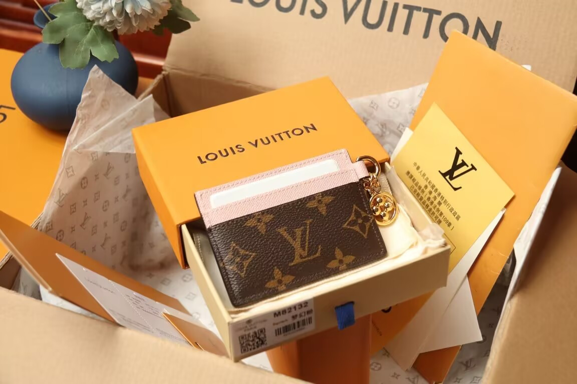 LV Charms Card Holder M82739 10x7x0.3cm