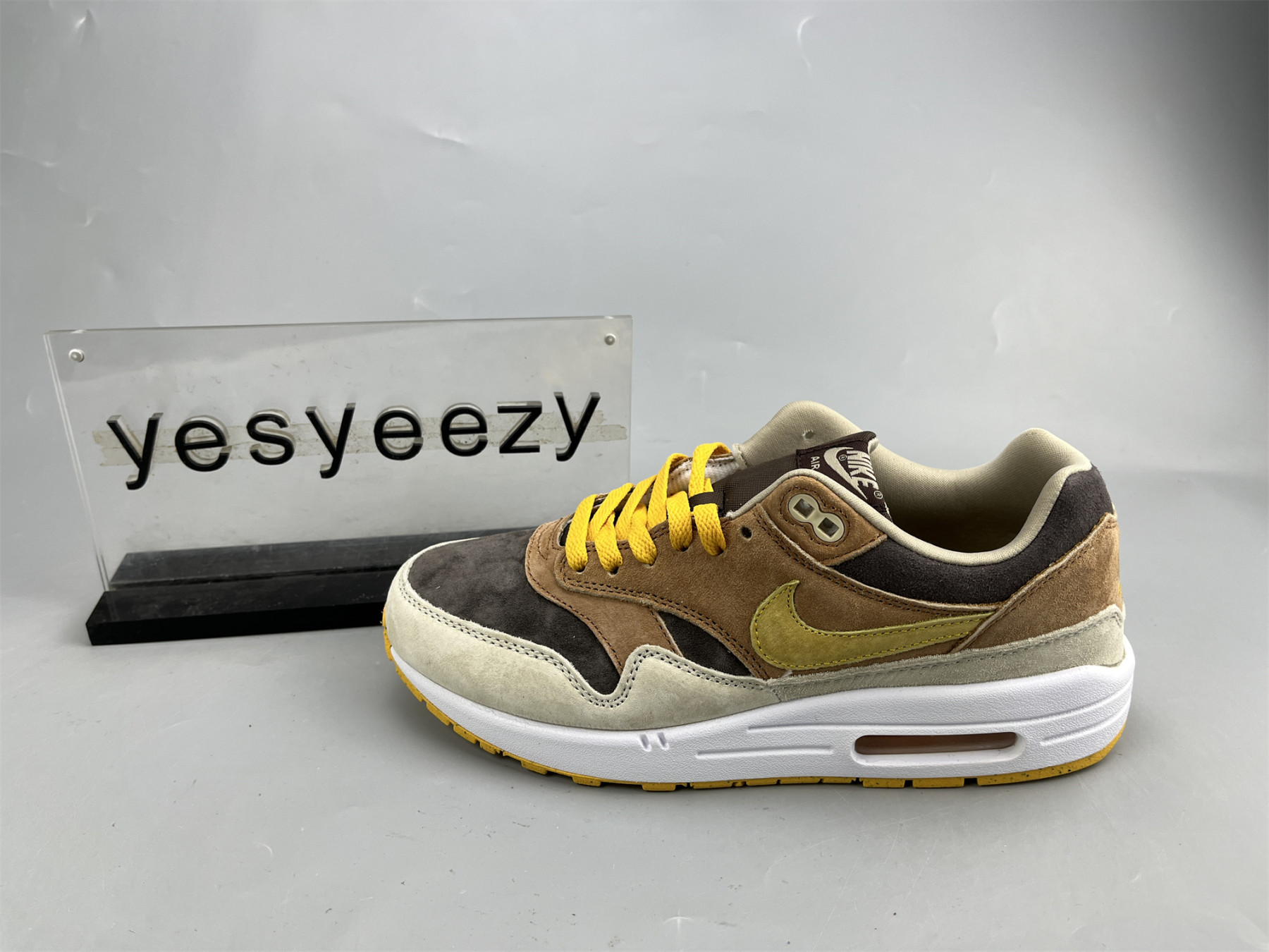 UA NIKE AIR MAX 1 PREMIUM 