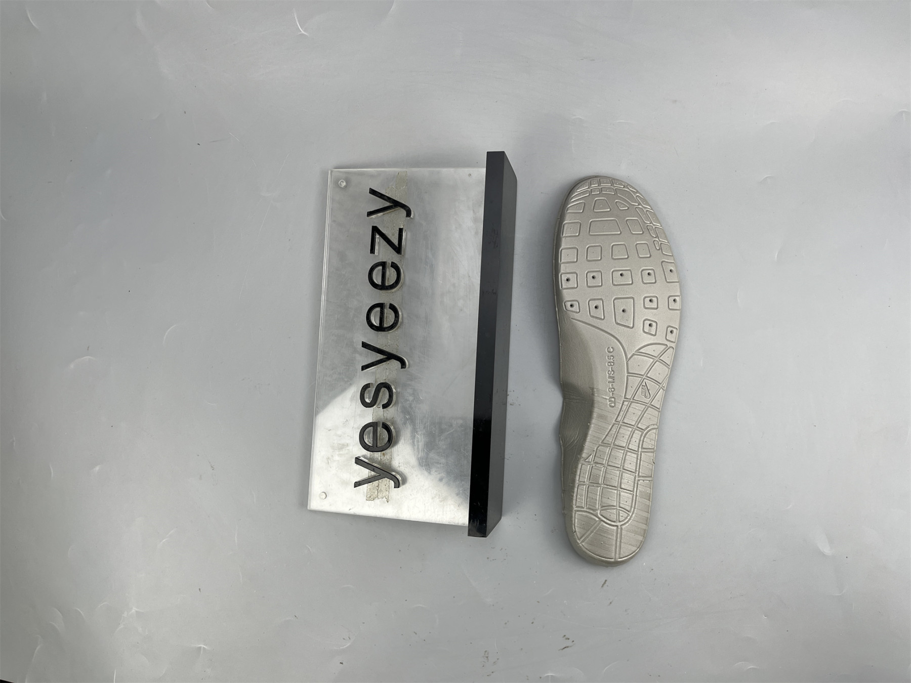 UA NIKE AIR MAX 1 PREMIUM 