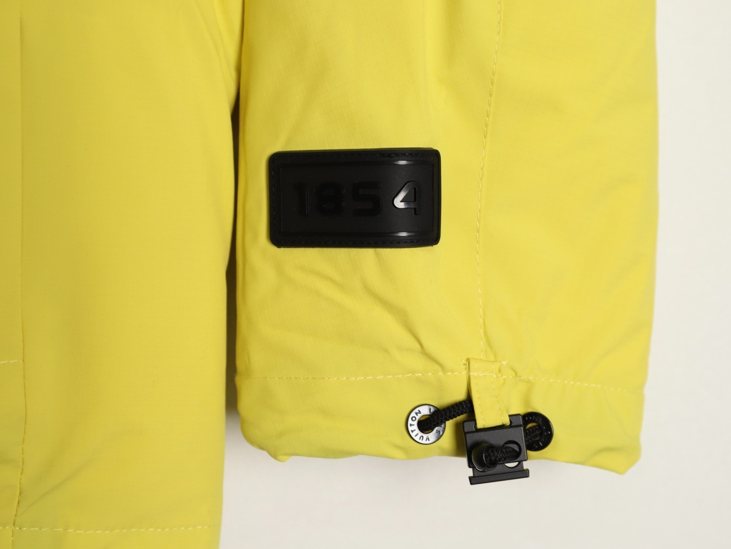 L0vis Vvtt0n 23Fw Short Puffer jacket