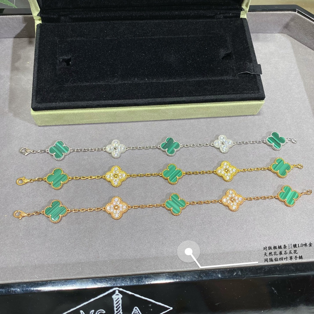 V*n Cl**f & Arpels Natural Malachite Interval D1am0nd Five-Flower Four-Leaf Clover Bracelet