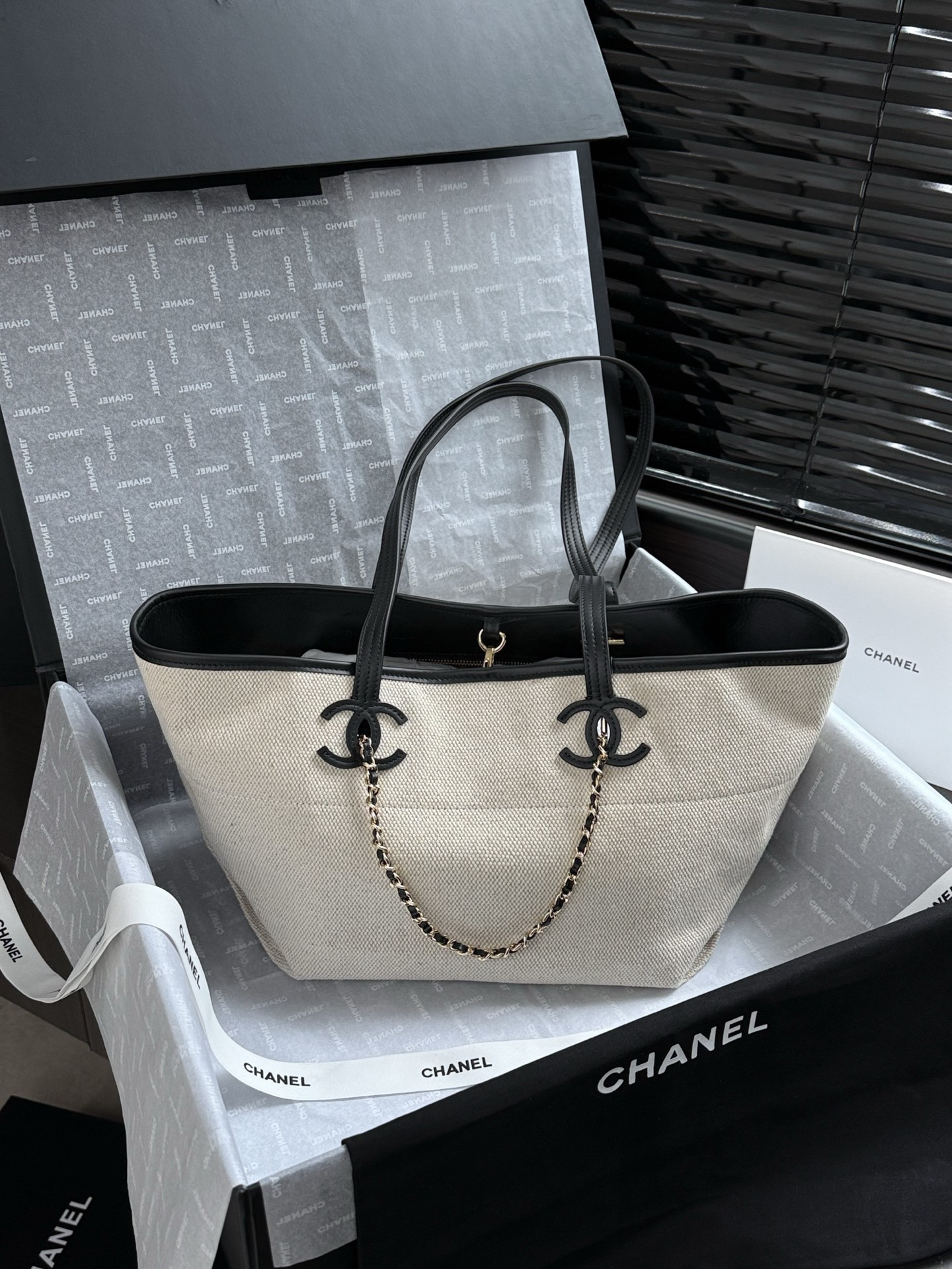 Ch**el Small Shopping Bag AS6285 19x45x21cm