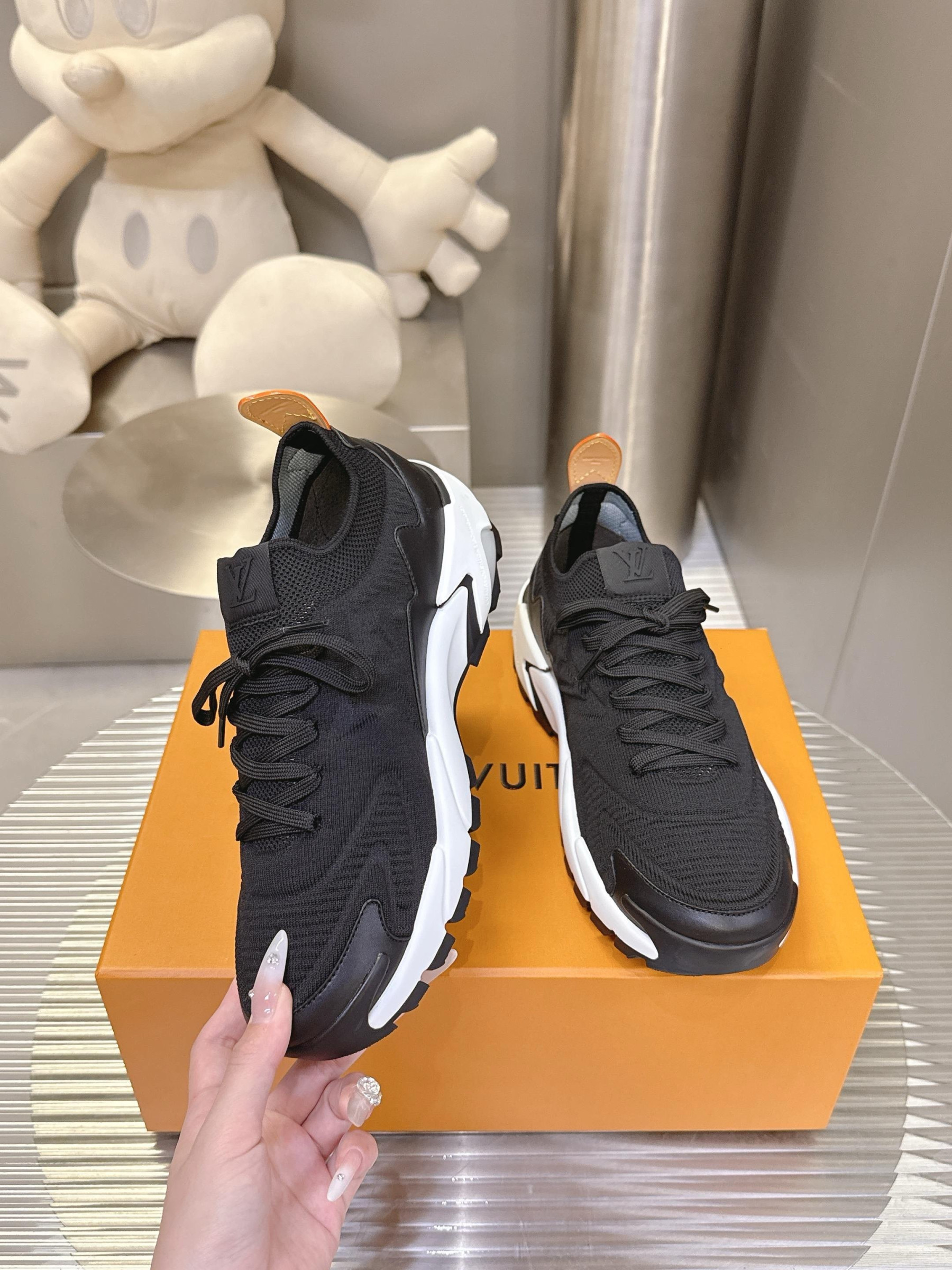 UA LV Sneakers