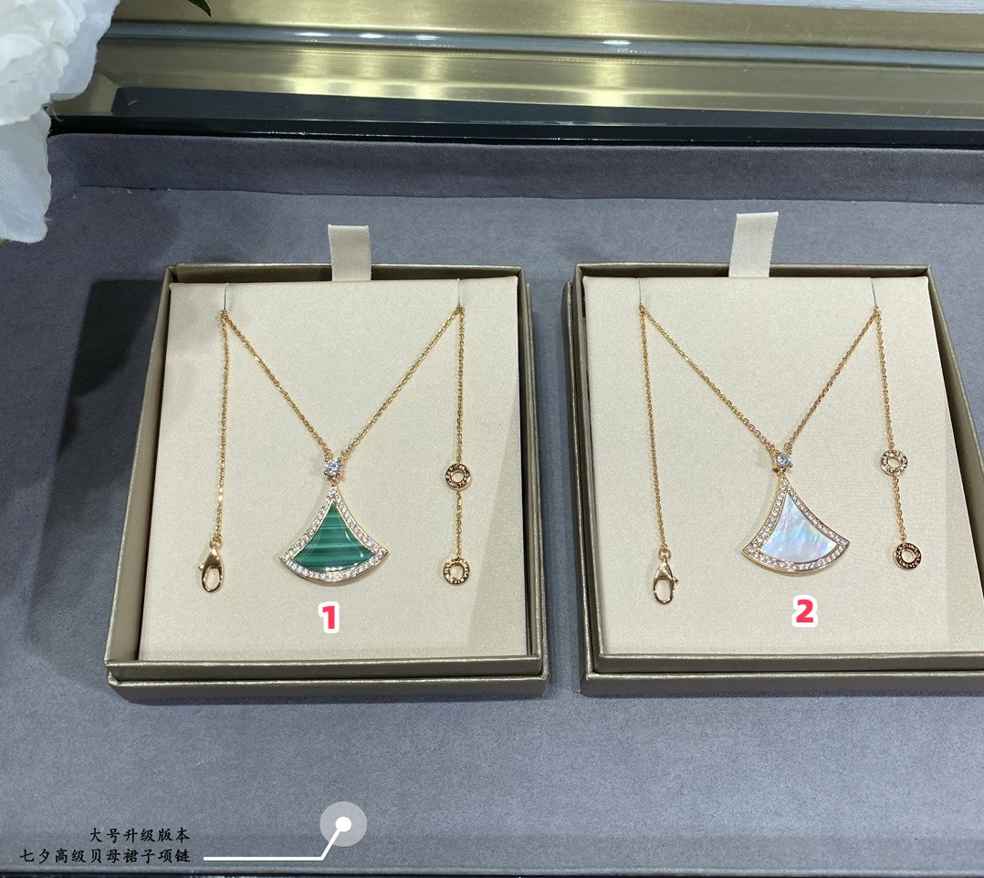 Bv1g*ai Large Luxury Mother-of-Pearl Scalloped Skirt Necklace