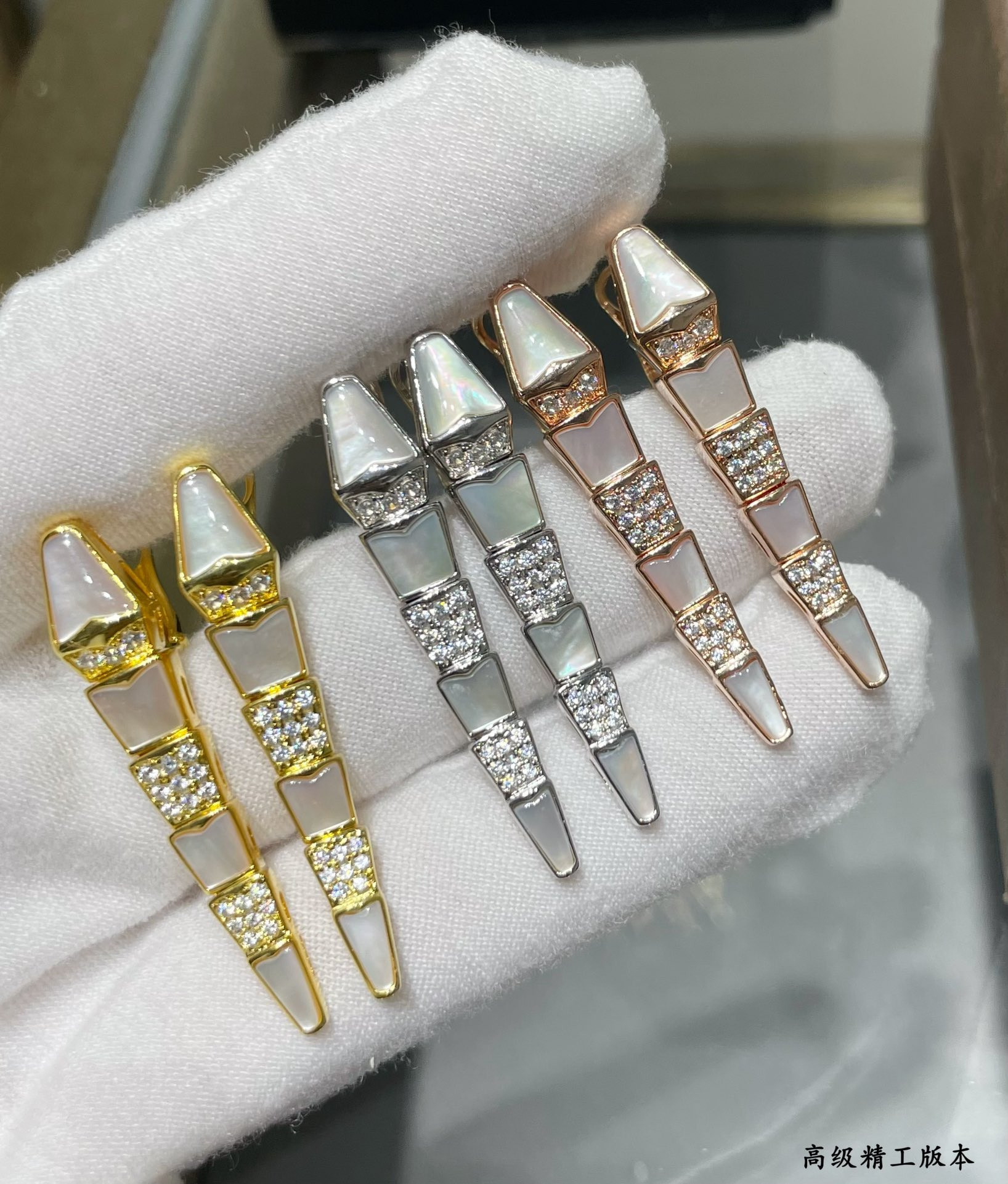 Bv1g*ai Advanced Mechanical Shell Snake Earrings