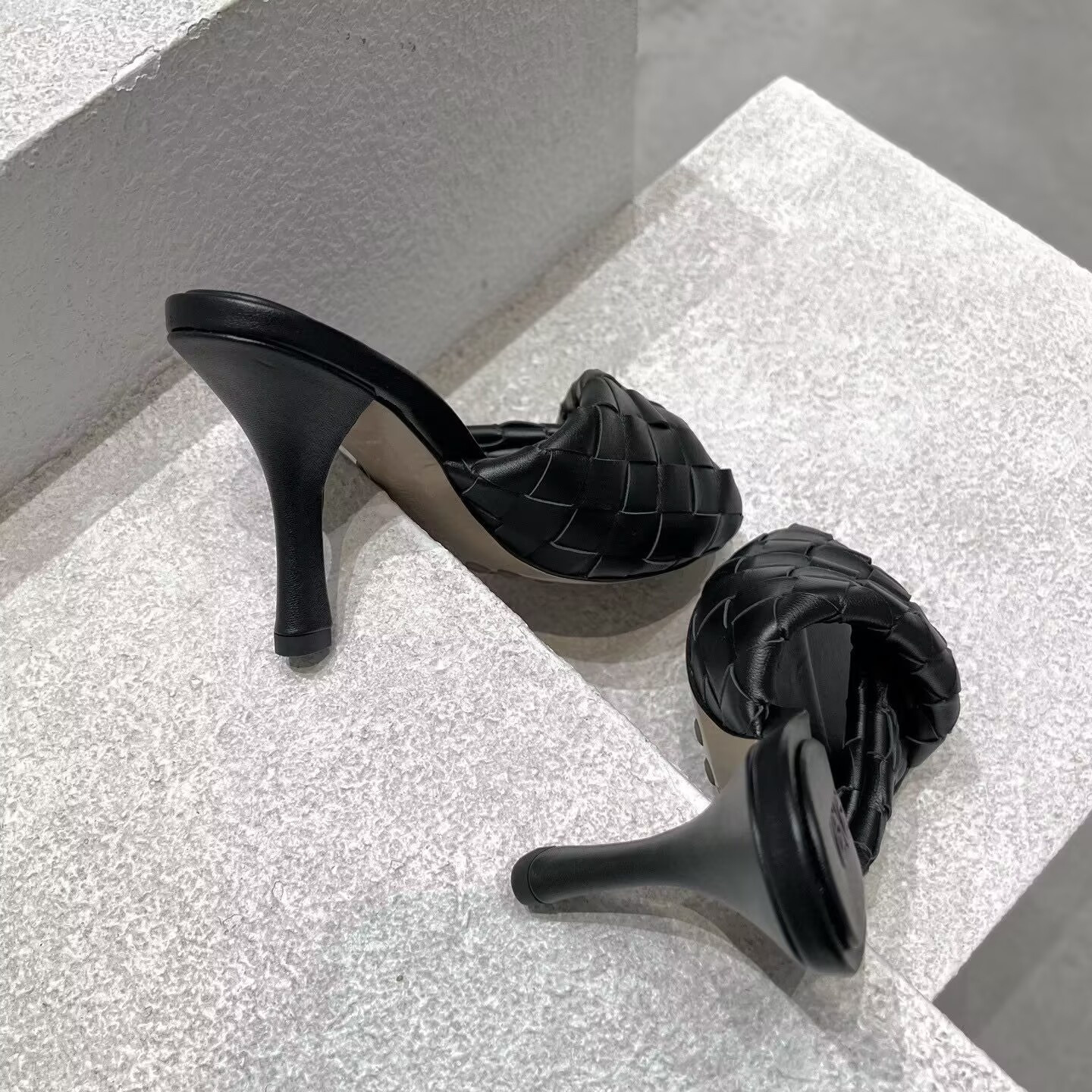 UA B0tt*ga Ven*ta Blink Slides