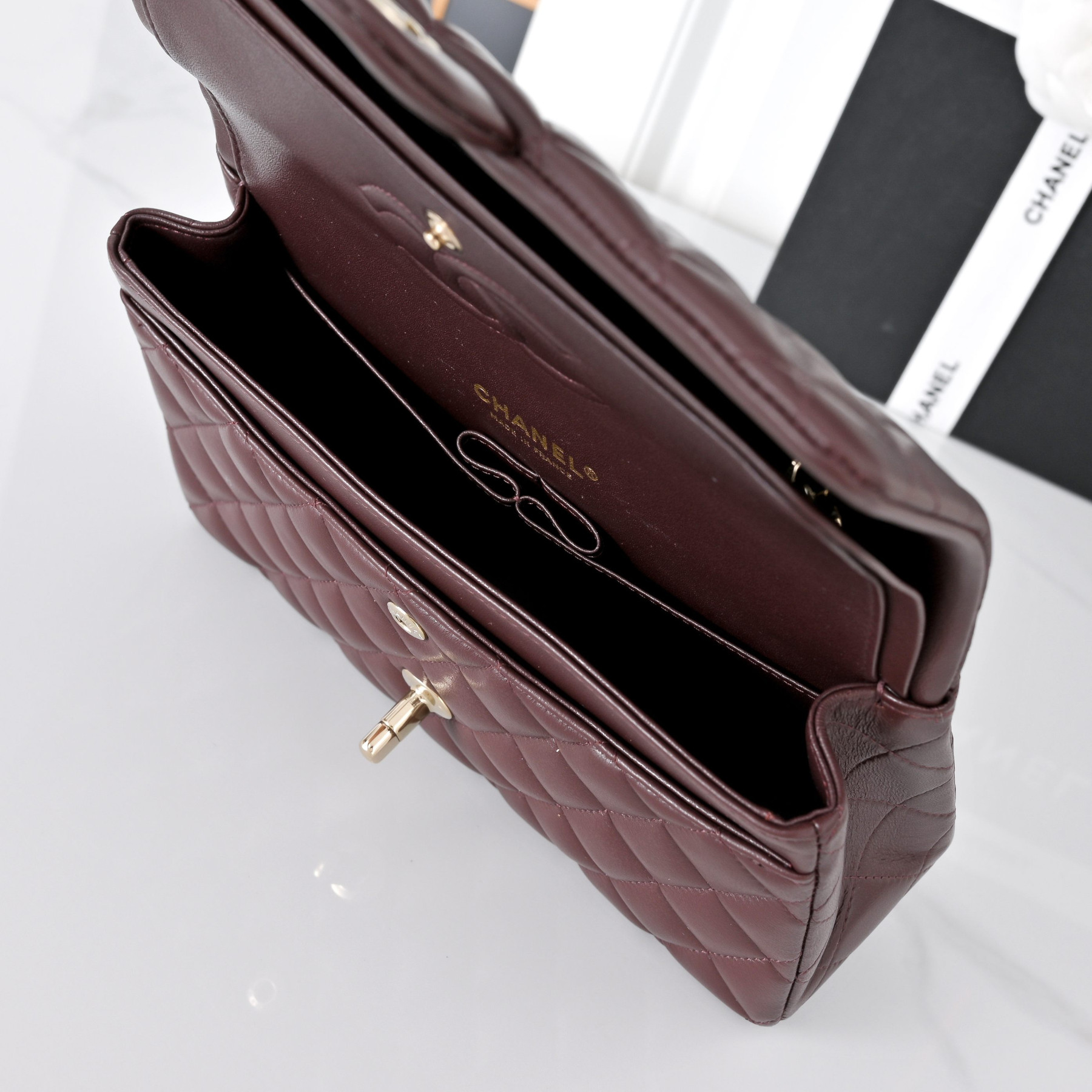 Ch**el classic flap handbag burgundy with light gold hardware a01113 23x14.5x6cm
