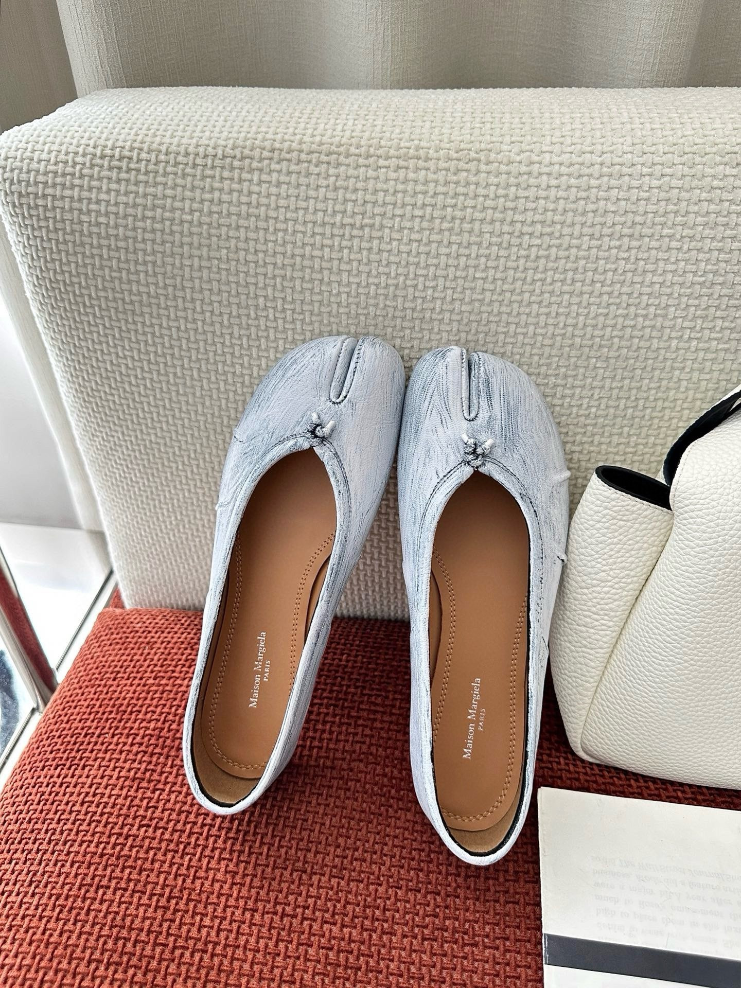 UA Ma1s0n Marg*e1a Tabi Leather Ballet Flats