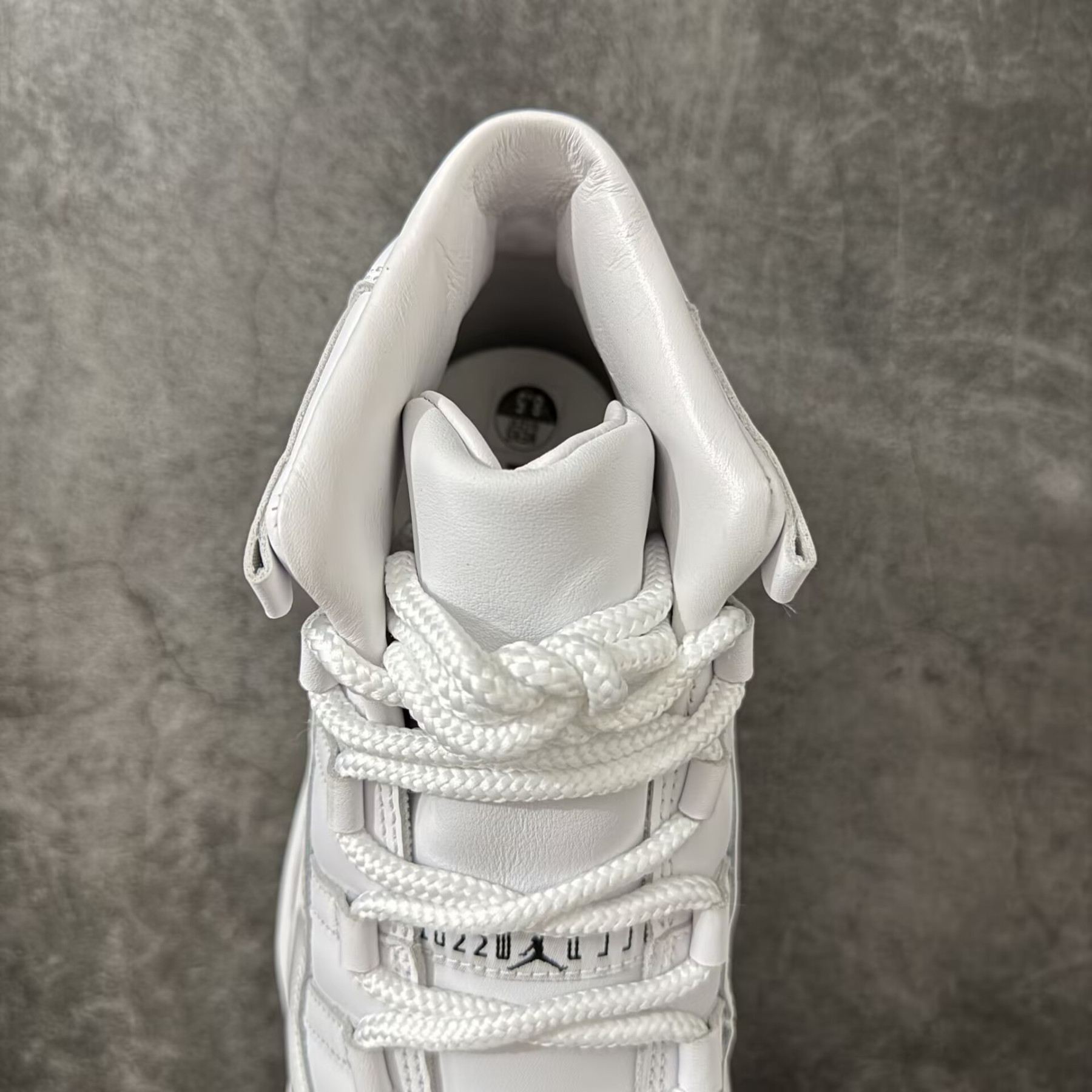 UA AIR JORDAN 11