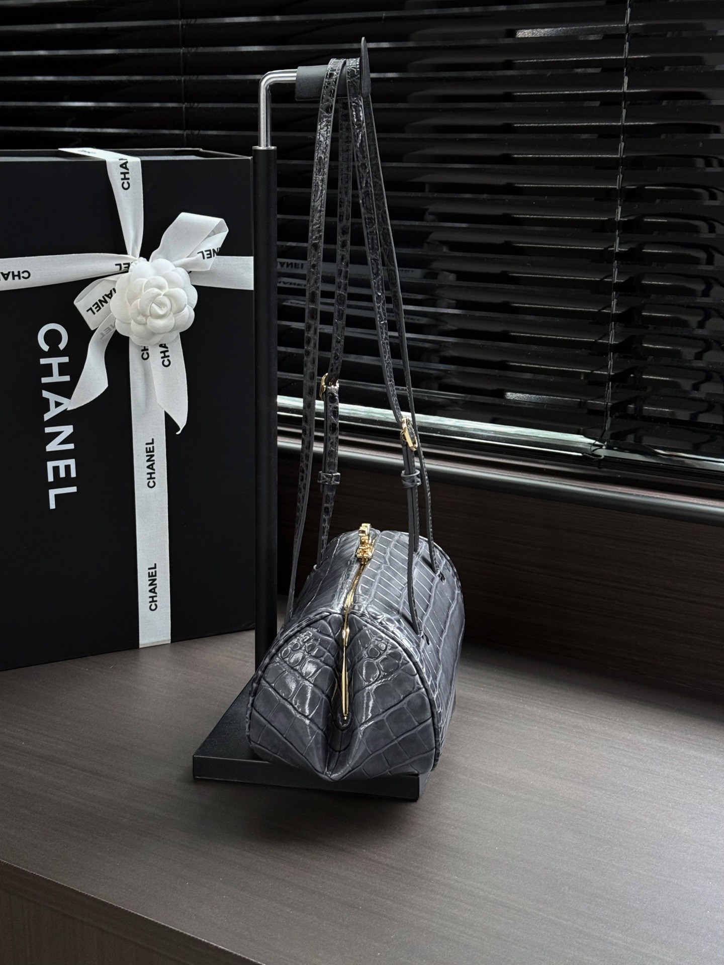 Ch**el Leather Shoulder Strap Clutch AP5360 12x28x13cm