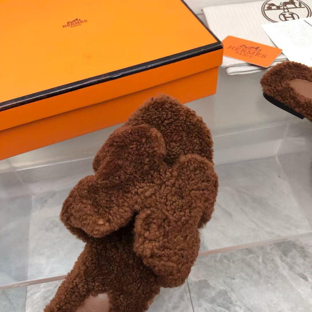 UA H**me5 Oran sandal