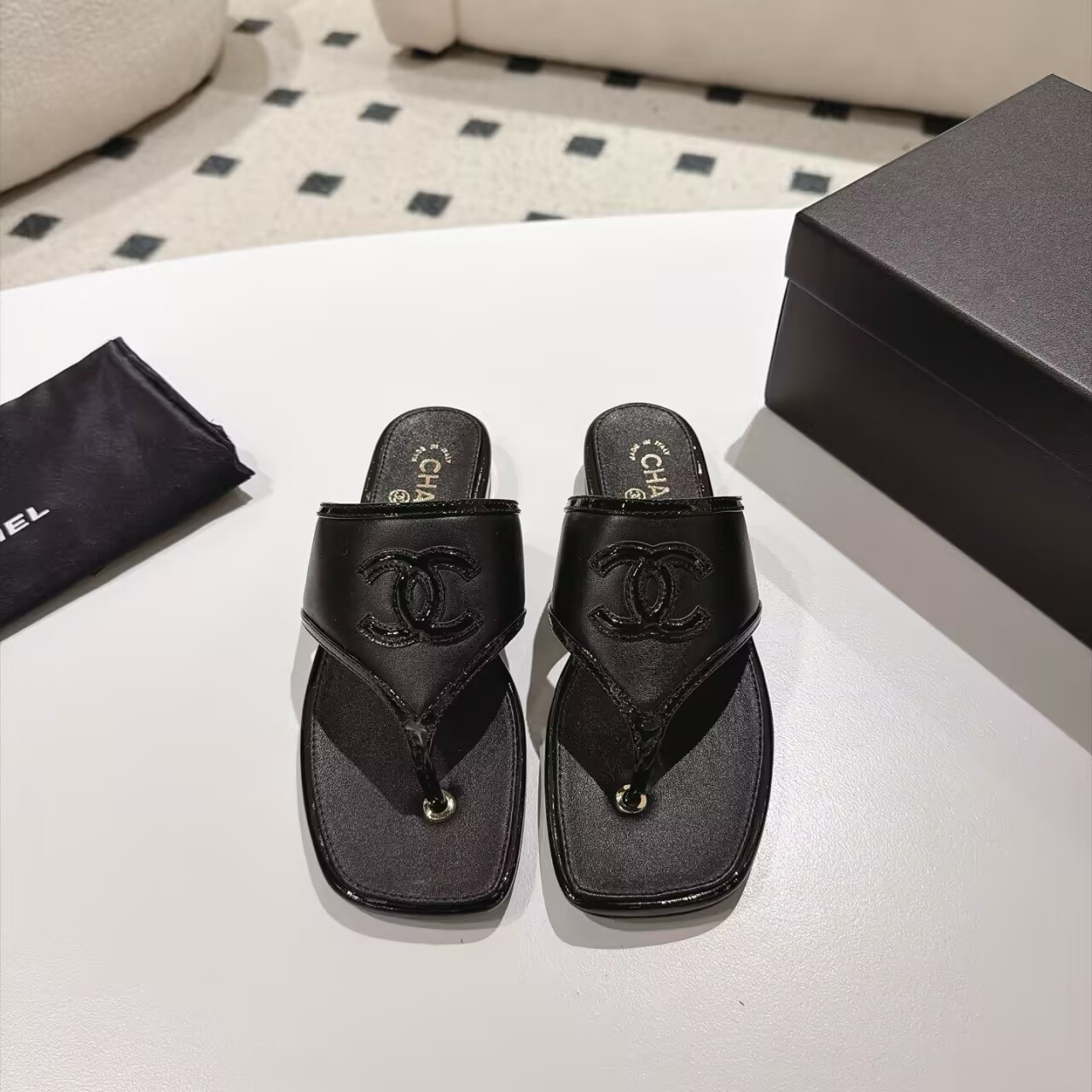 UA Ch**el Thong Sandals