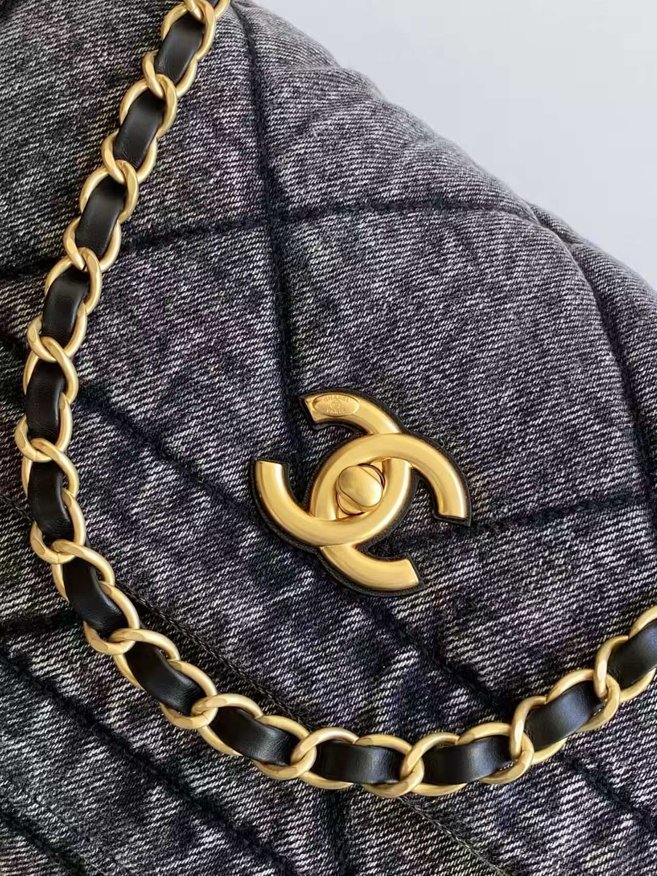 Ch**el Flap Bag 28x18x9cm