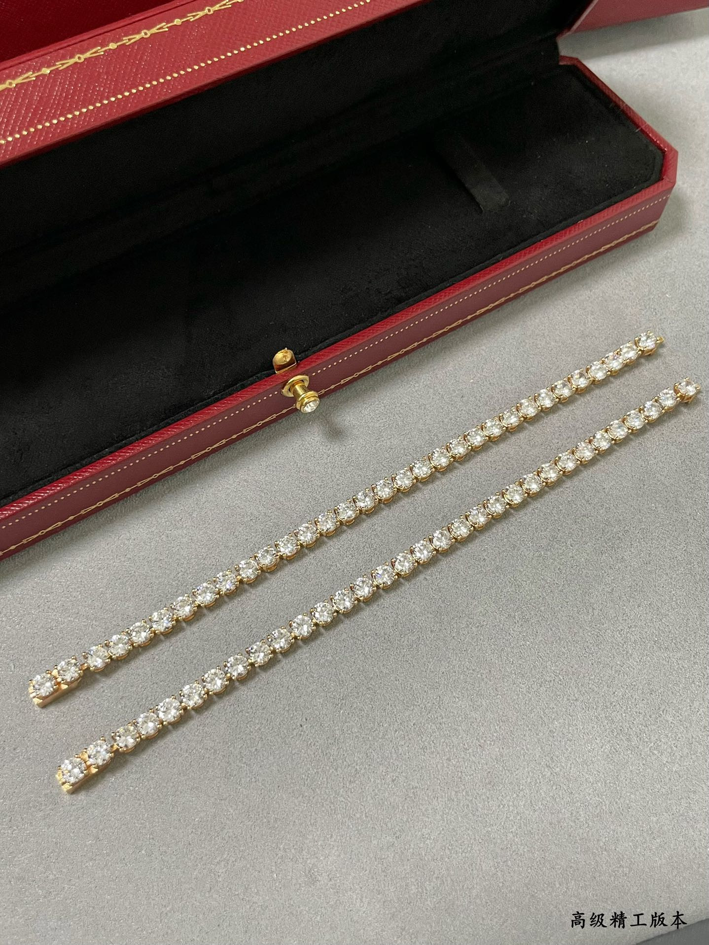 Ca*t1er full D1am0nd four-claw Bracelet