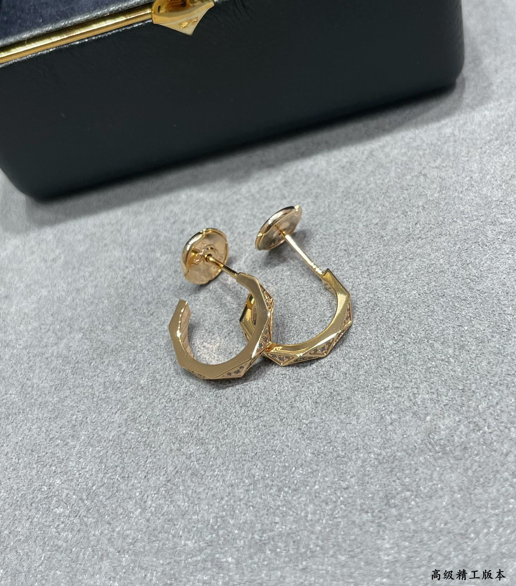 Graff D1am0nd-encrusted Rhombus Earrings