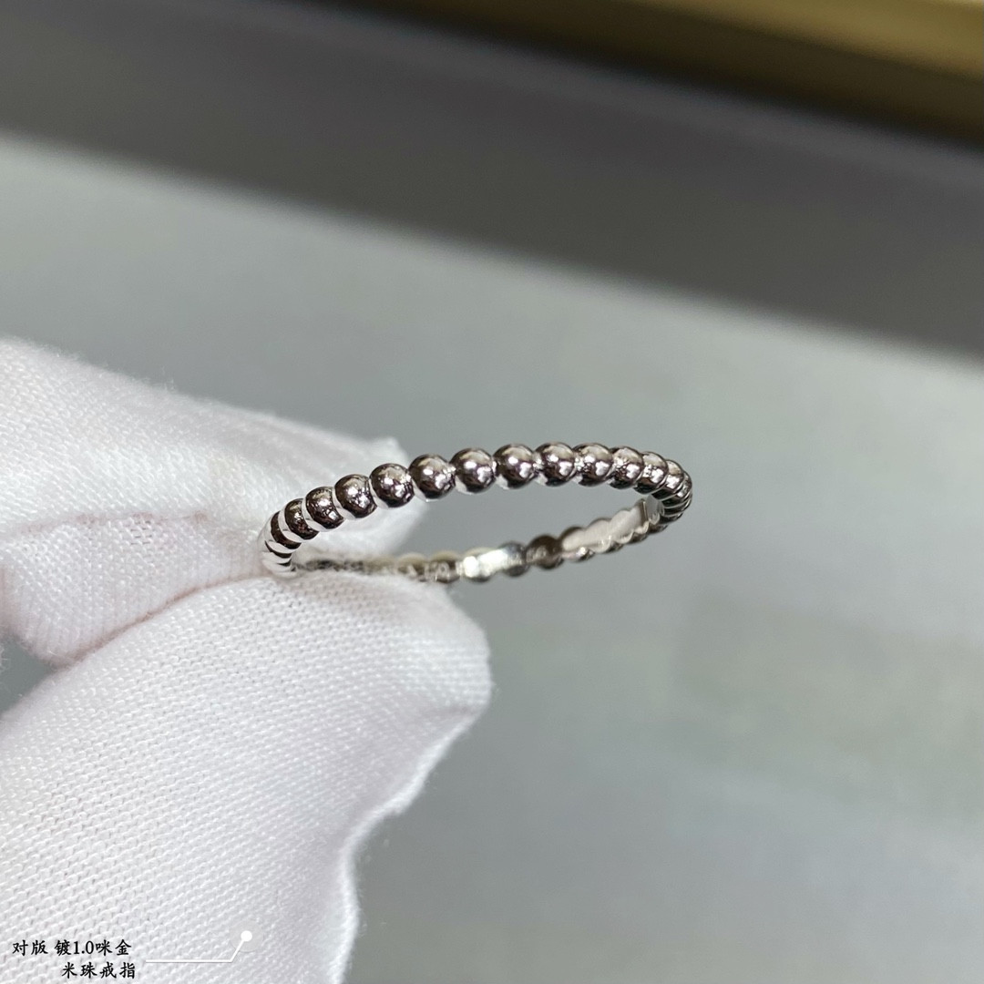 V*n Cl**f & Arpels Rice Bead Ring