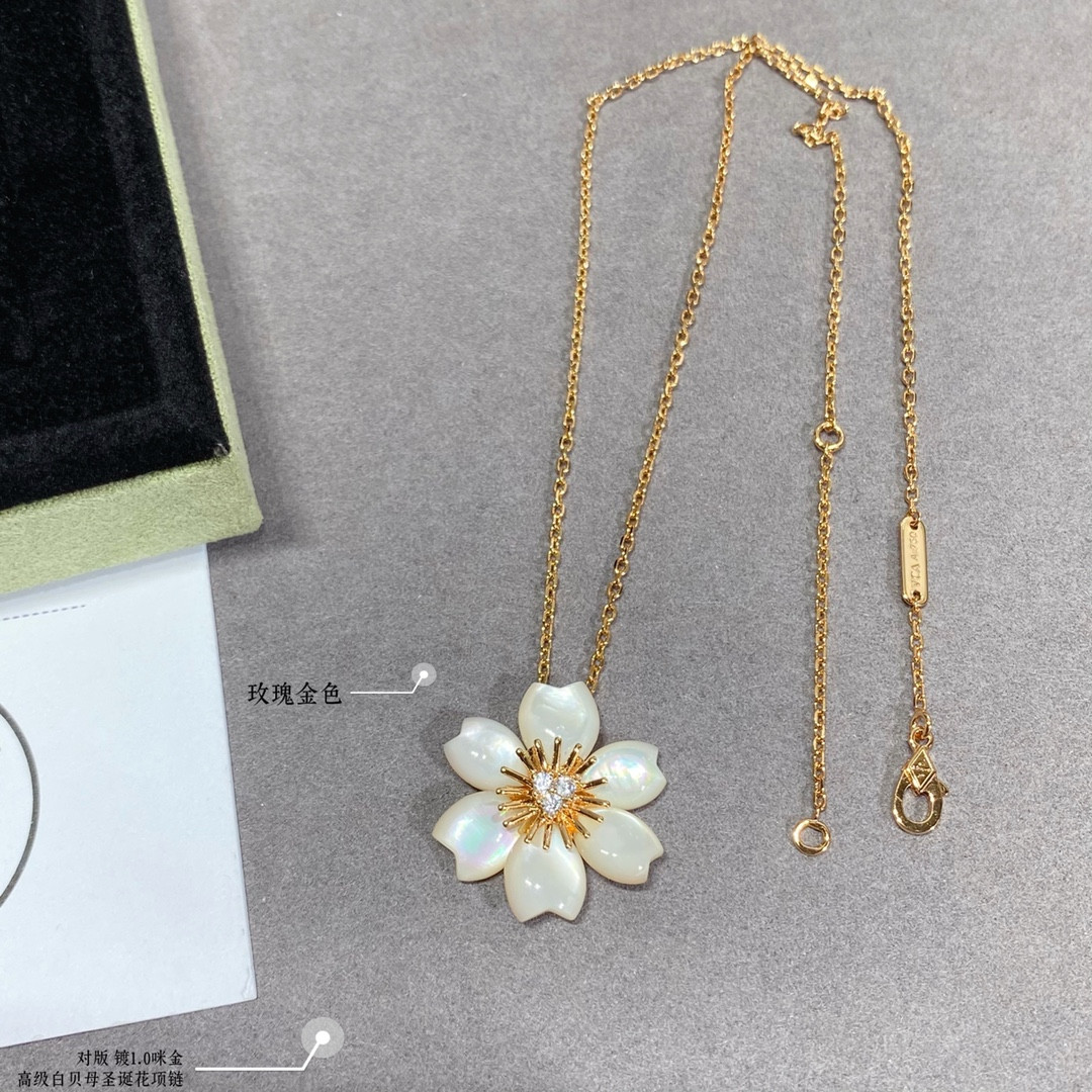 V*n Cl**f & Arpels Premium White Fritillary Christmas Flower Necklace