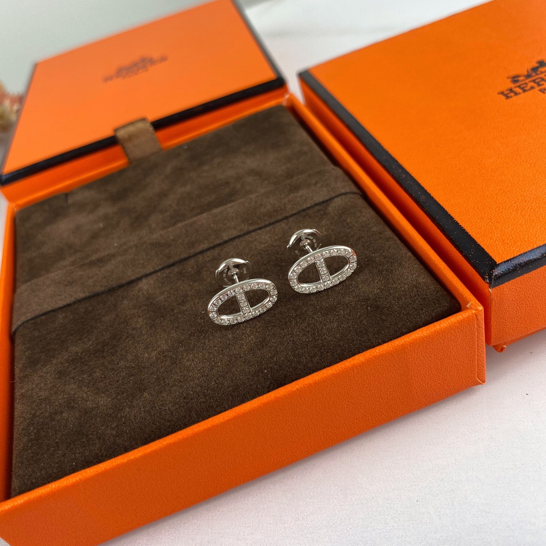 H**me5 Fully D1am0nd-Encrusted  H Stud Earrings