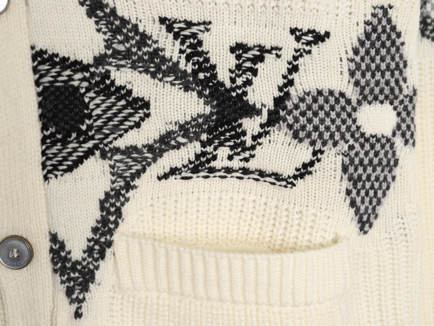 l0vis Vvtt0n knitting cardigan
