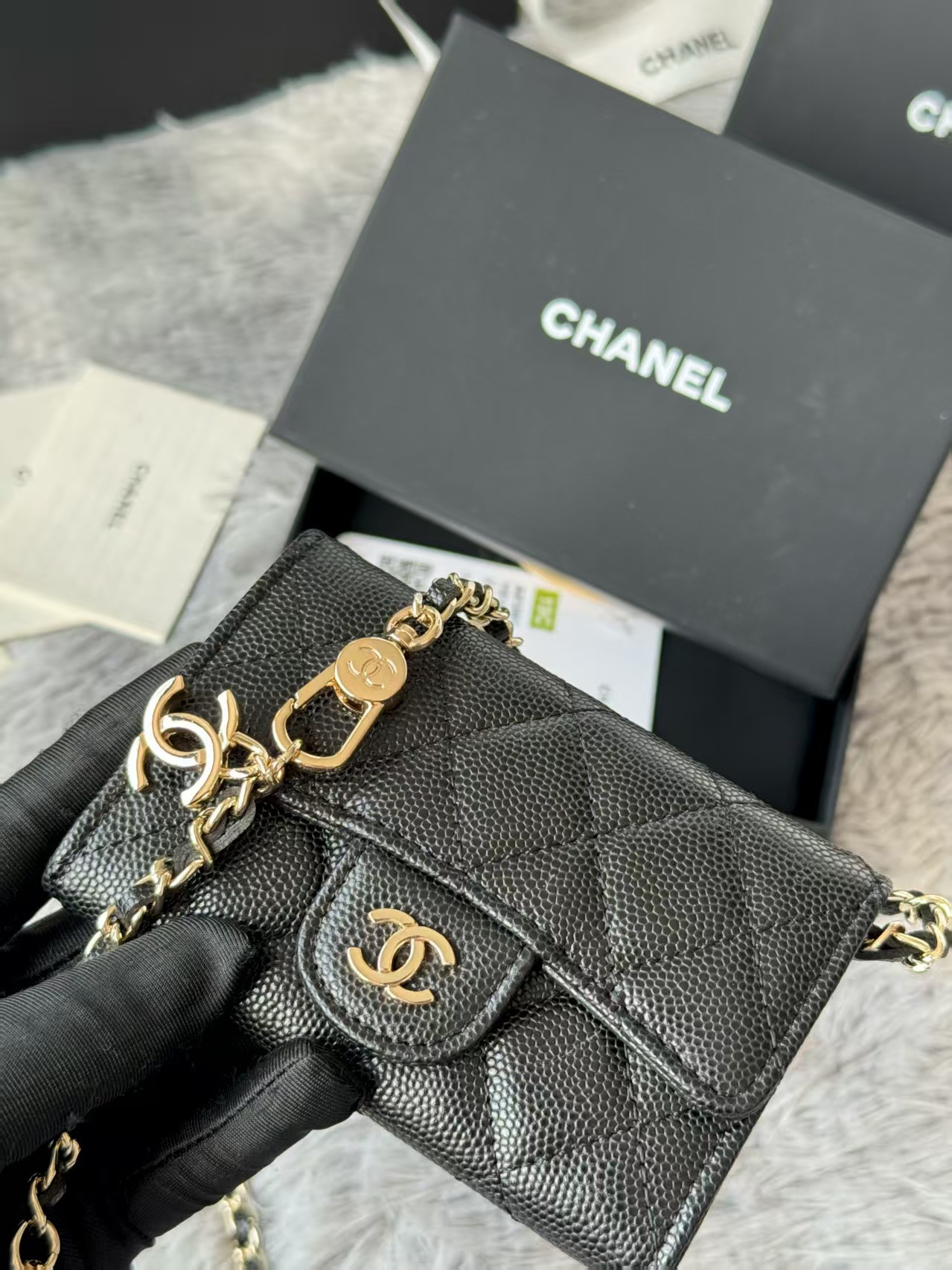 Ch**el Wallet on Chain 11x7.5x2cm