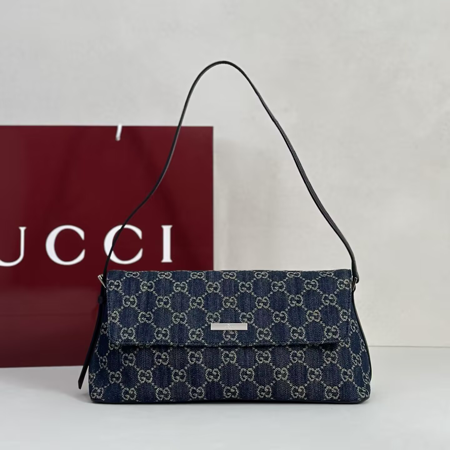 Gvc*1 Madison Medium Shoulder Bag 31x13x11.5cm