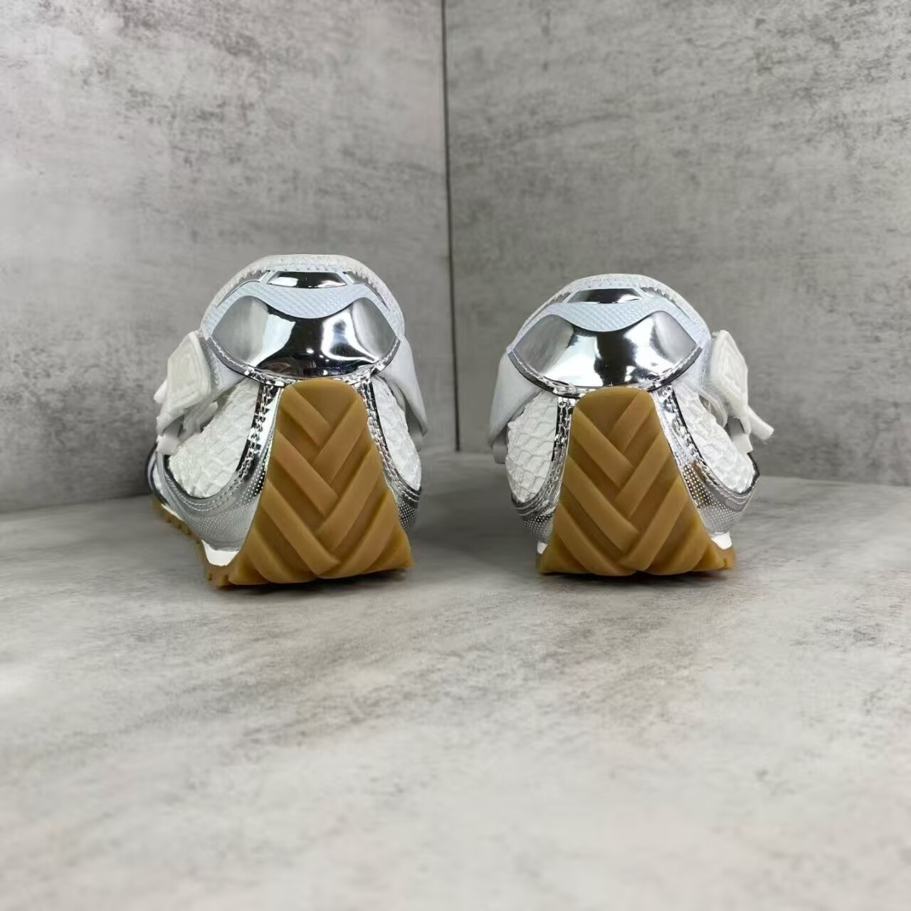 ua b0tt*ga Ven*ta orbit flash mary-jane sneaker