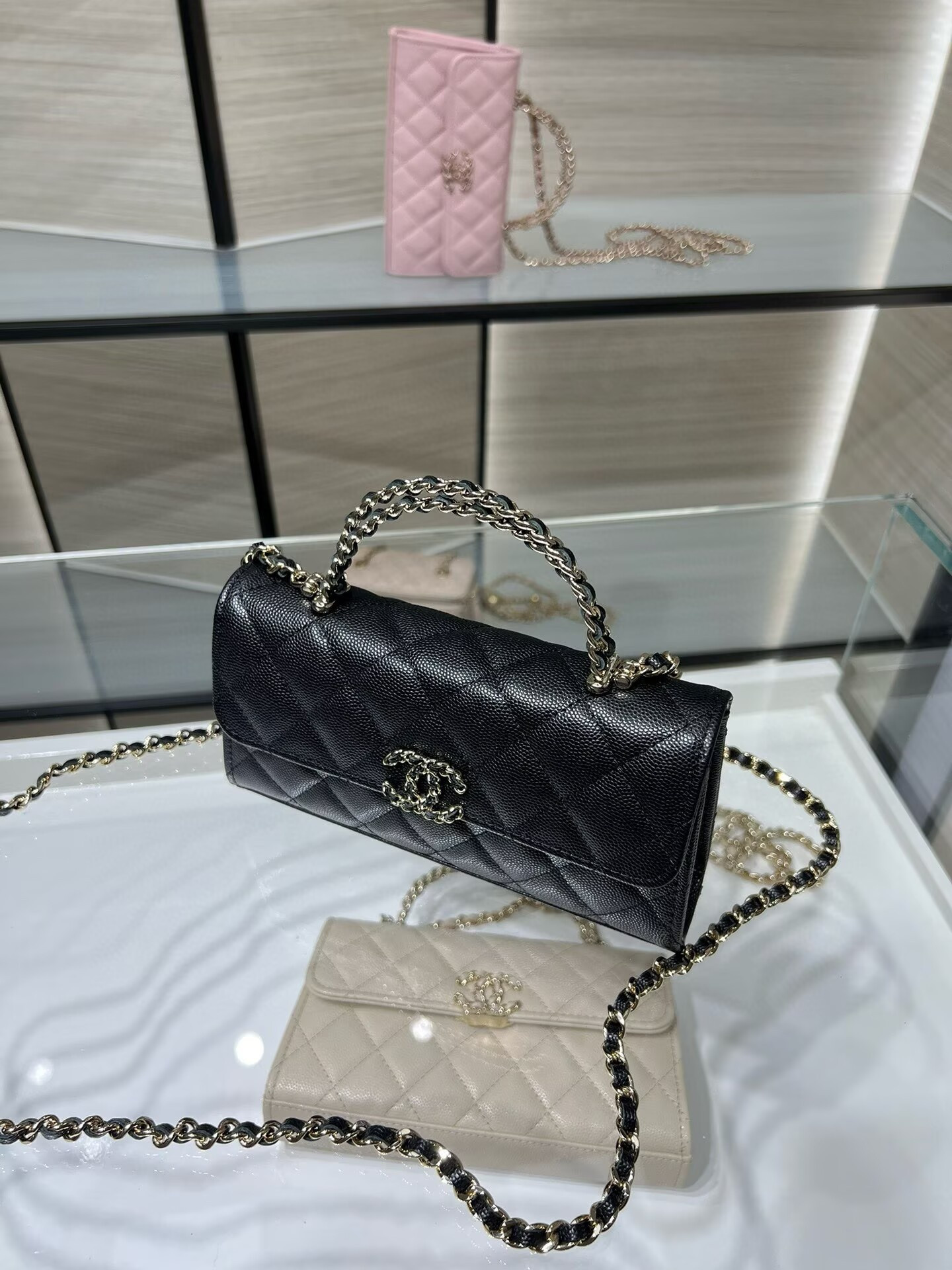 Ch**el Kelly 23P 19x10x4.5cm