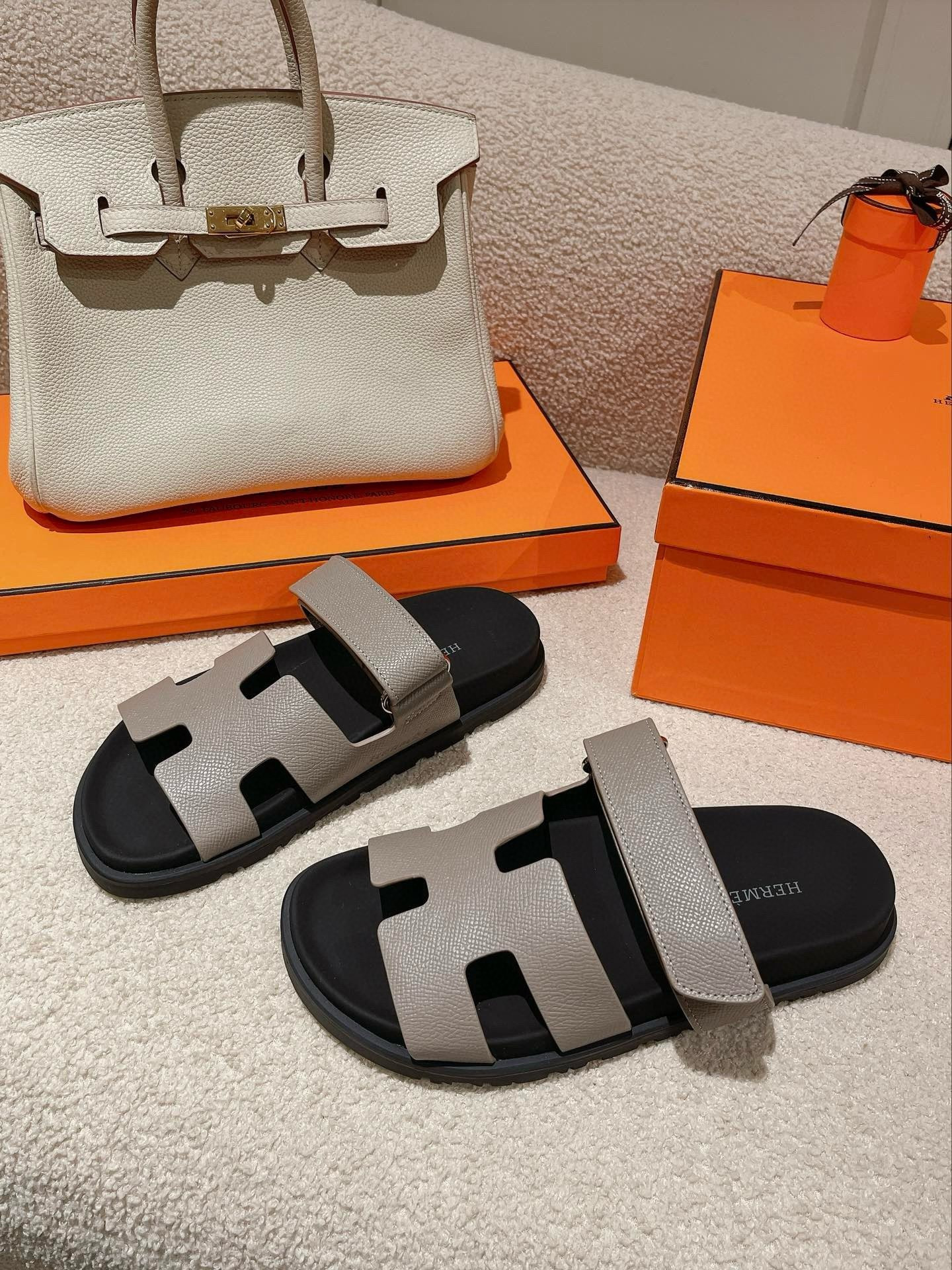 UA H**me5 Chypre sandal