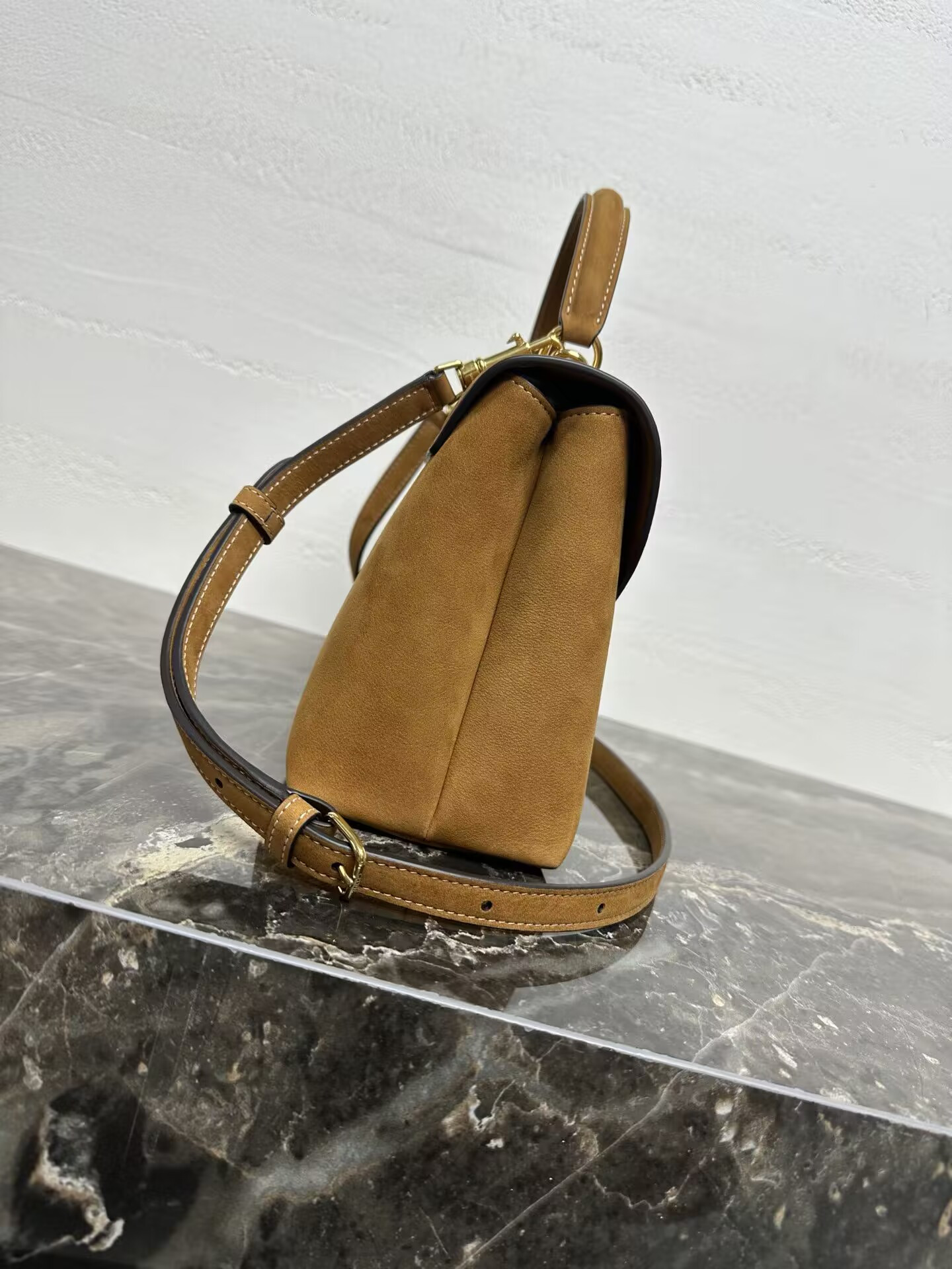 Ce1i*e MEDIUM NINO BAG IN NUBUCK CALFSKIN 25x17.5x10cm