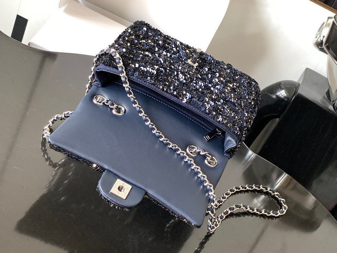 Ch**el Mini CF  20x15x7cm