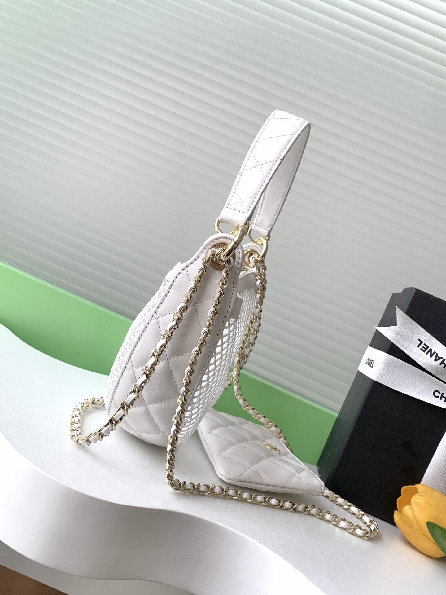 Ch**el Clutch With Chain Mesh Shiny Lambskin Gold Tone AP4573 15x22x6cm