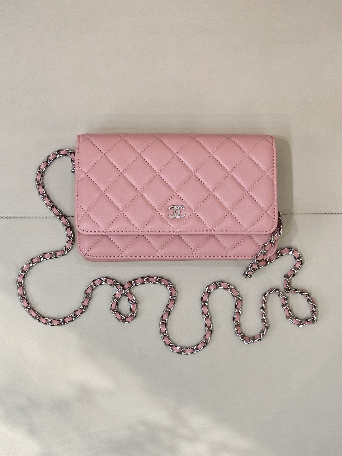 Ch**el WOC CLASSIC WALLET ON CHAIN 13x19cm