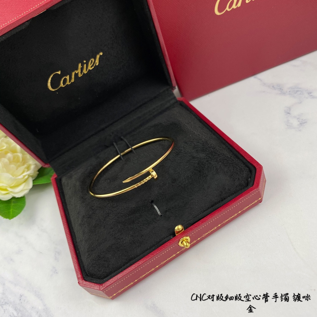 Ca*t1er Thin Hollow Tube Polished Nail Bracelet