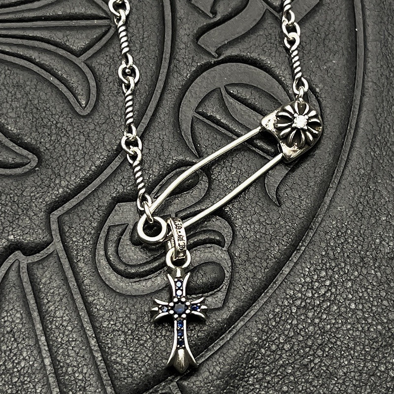 Ch*0me He**ts Twisted Cross Pin Necklace (Chain length 45+5cm)