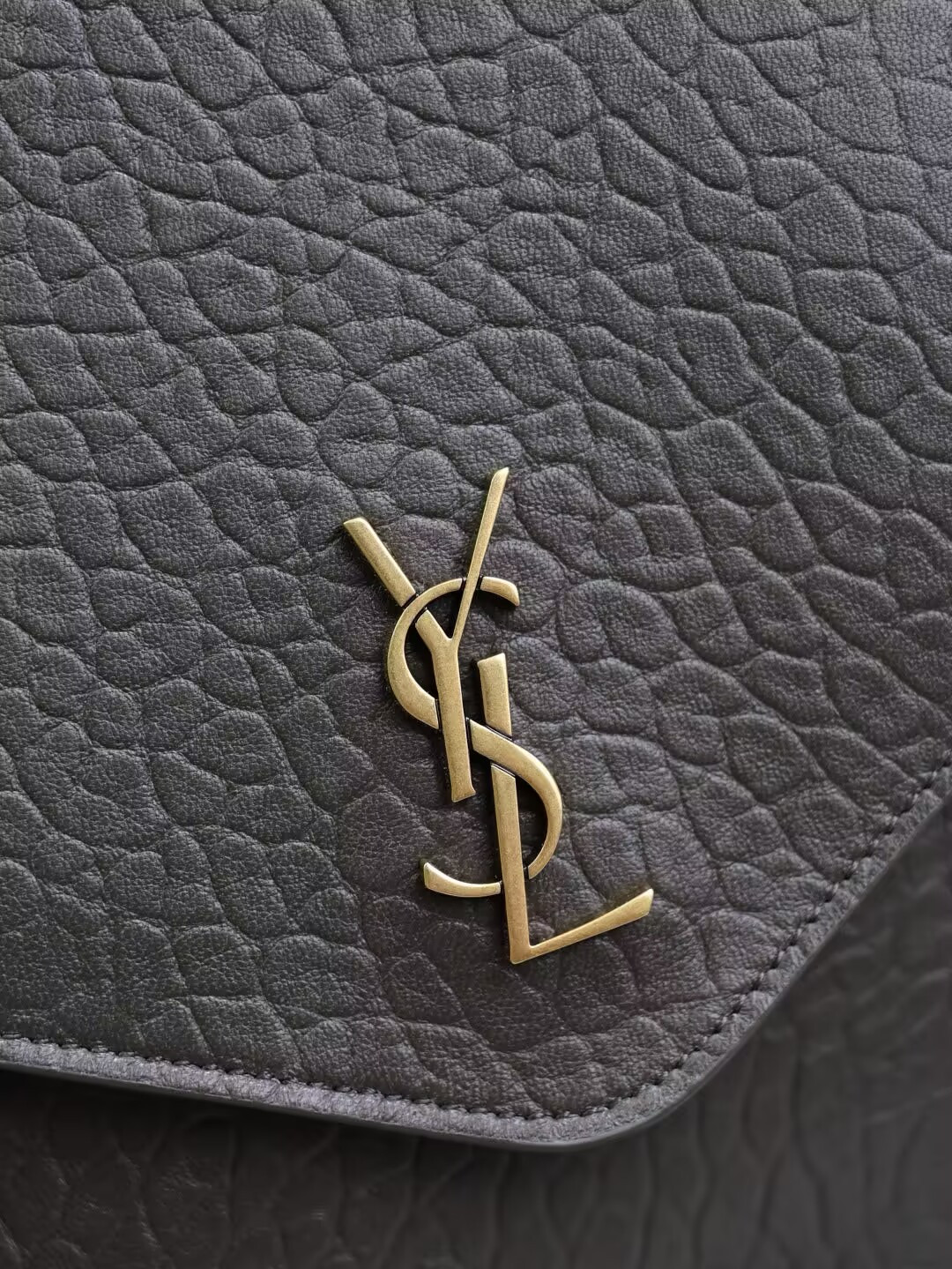 Y51 cassandre pouch on chain 35x22x3-4.2cm