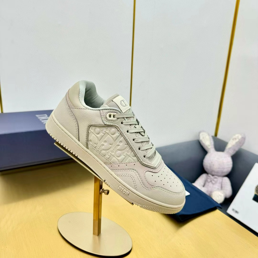 UA D10r B27 Low-Top Sneaker Beige Grained Calfskin and Beige D10r Gravity Leather