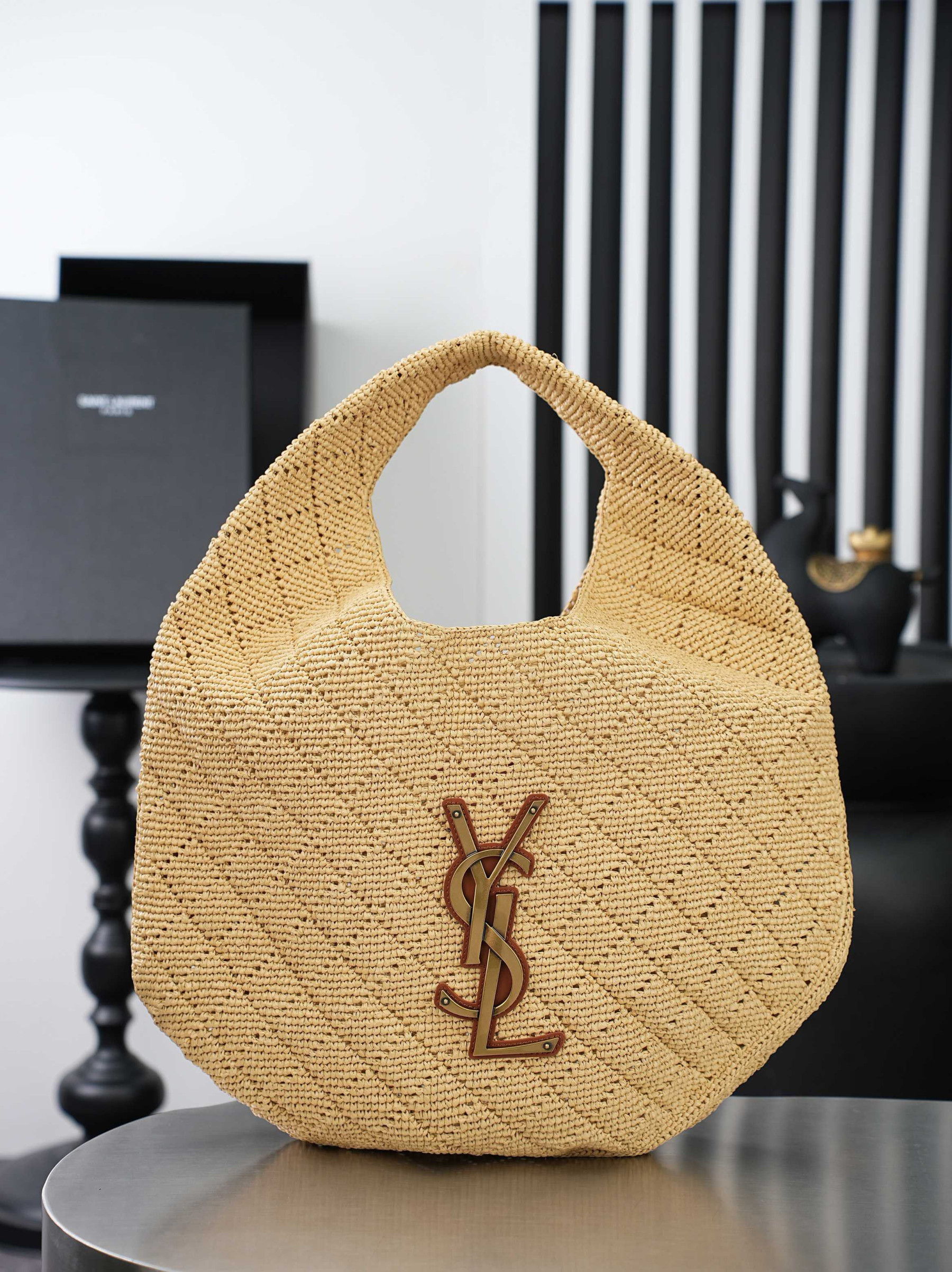 Y51 ICARE Hobo in raffia 30-47x30.5x2-12cm