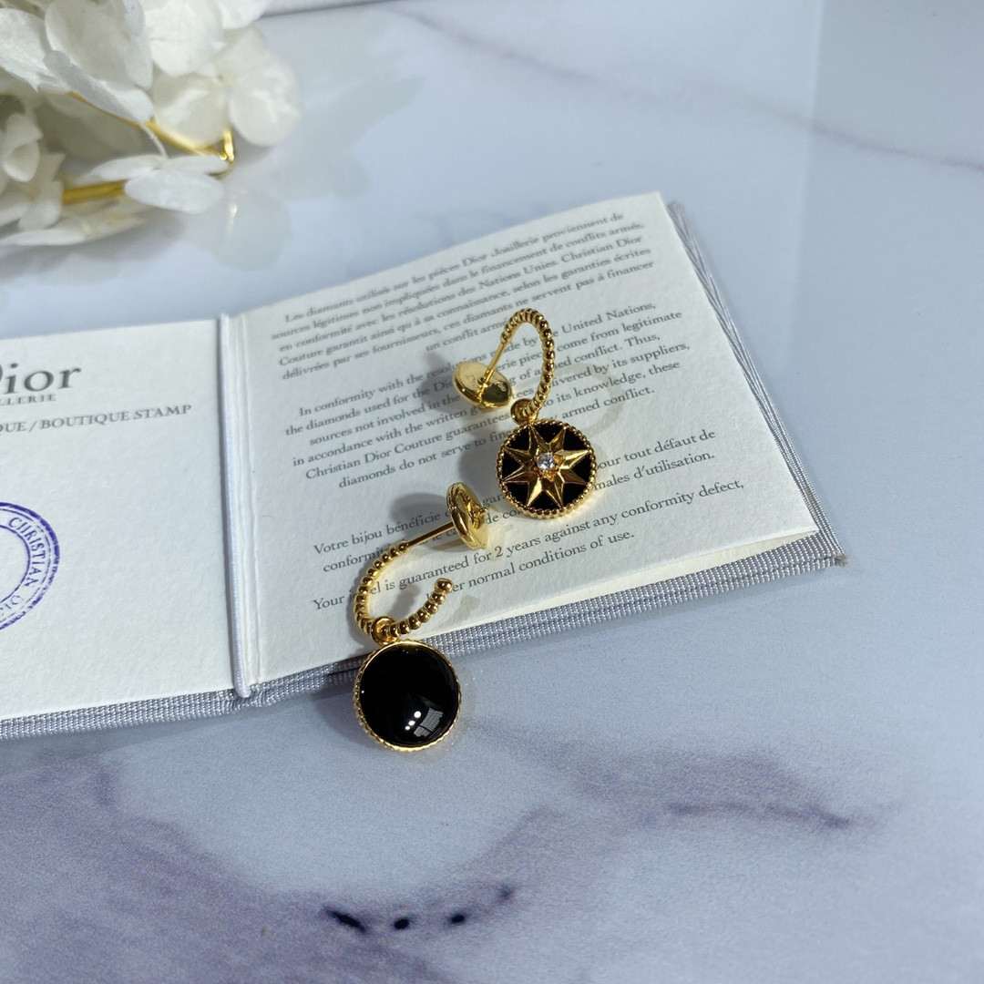 D10r Eight-pointed star Stud Earrings