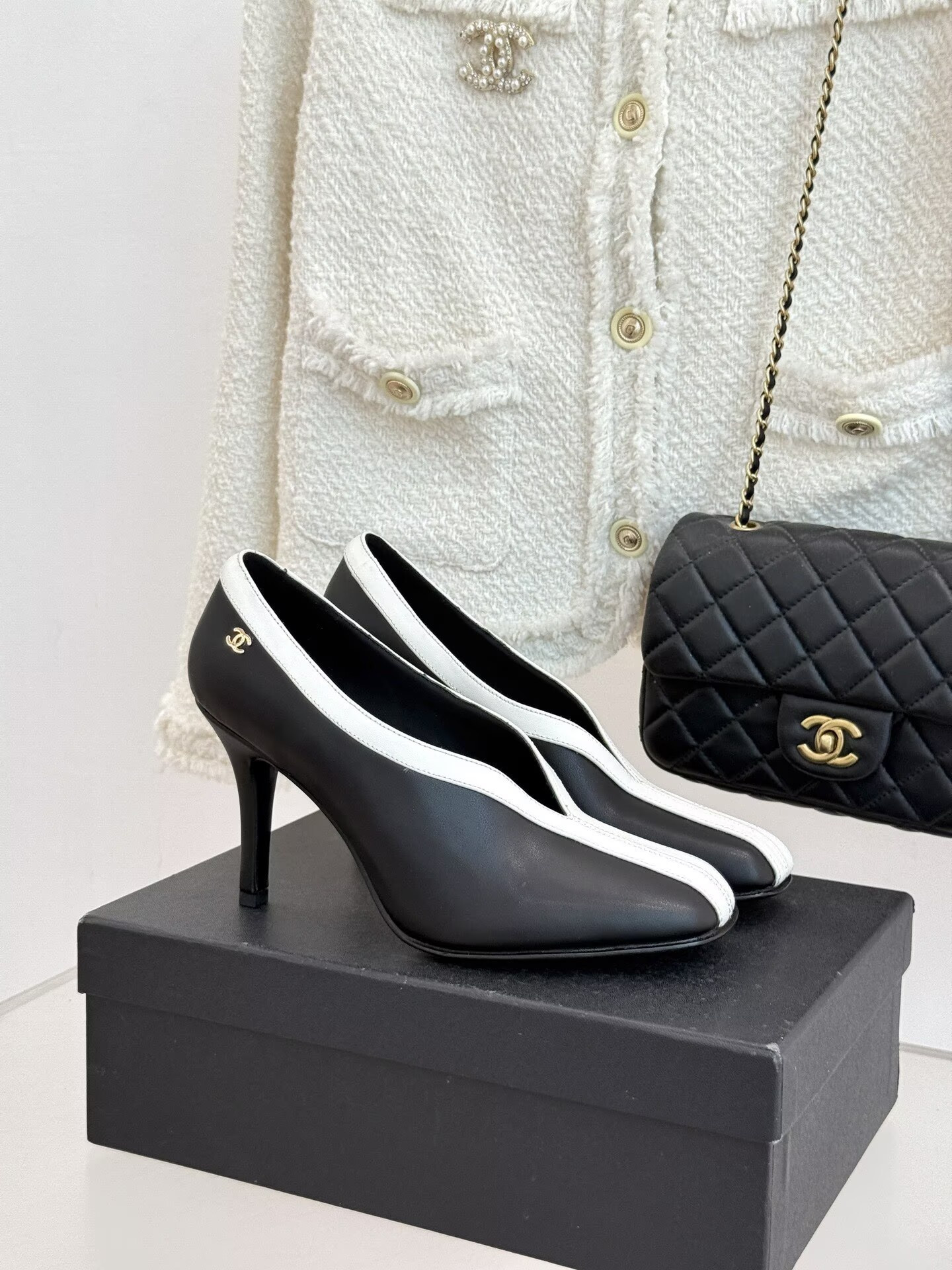 ua Ch**el pumps