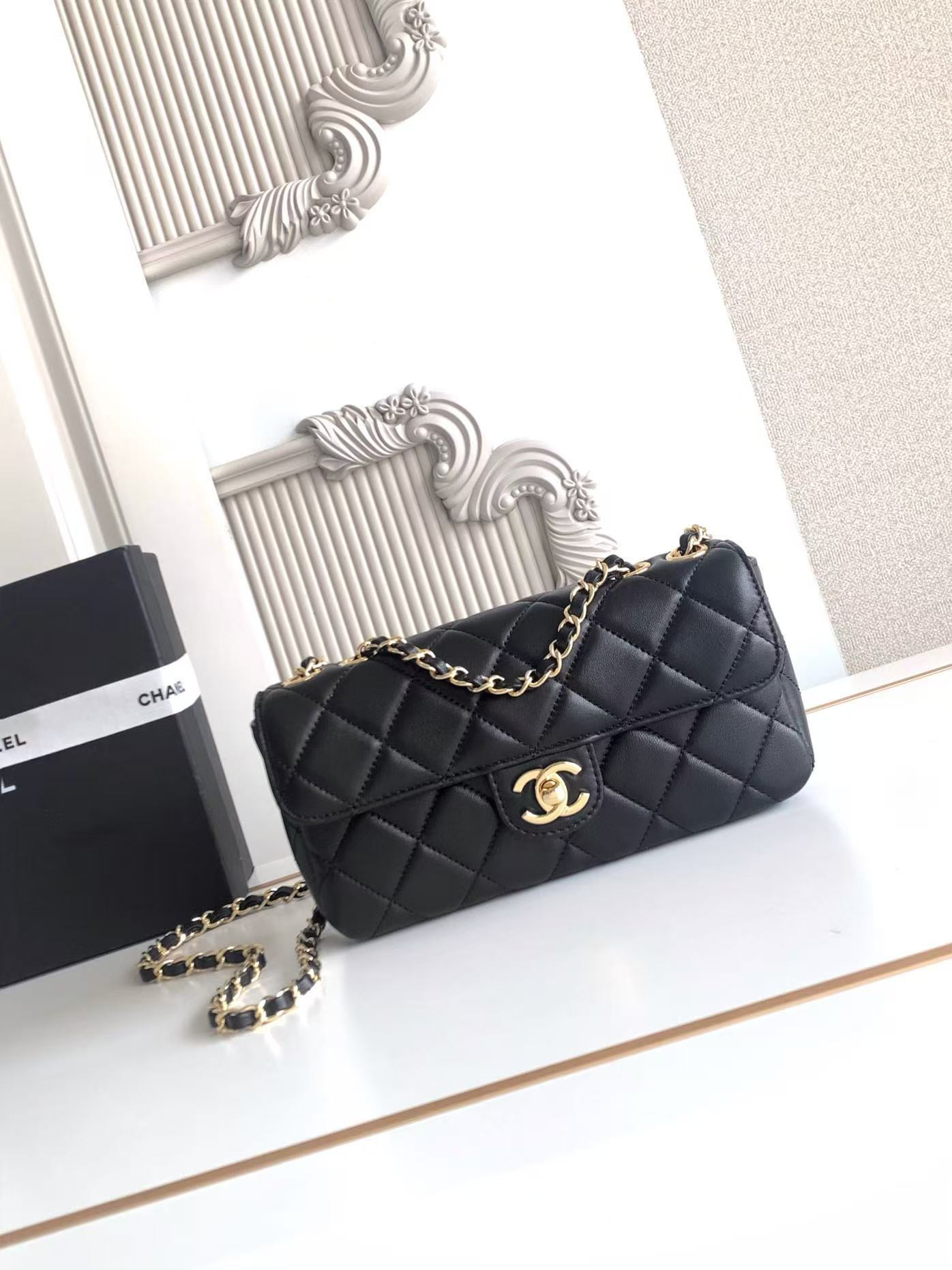 Ch**el Small Flap Pocket AS6430 12 x 21.5 x 4.2cm