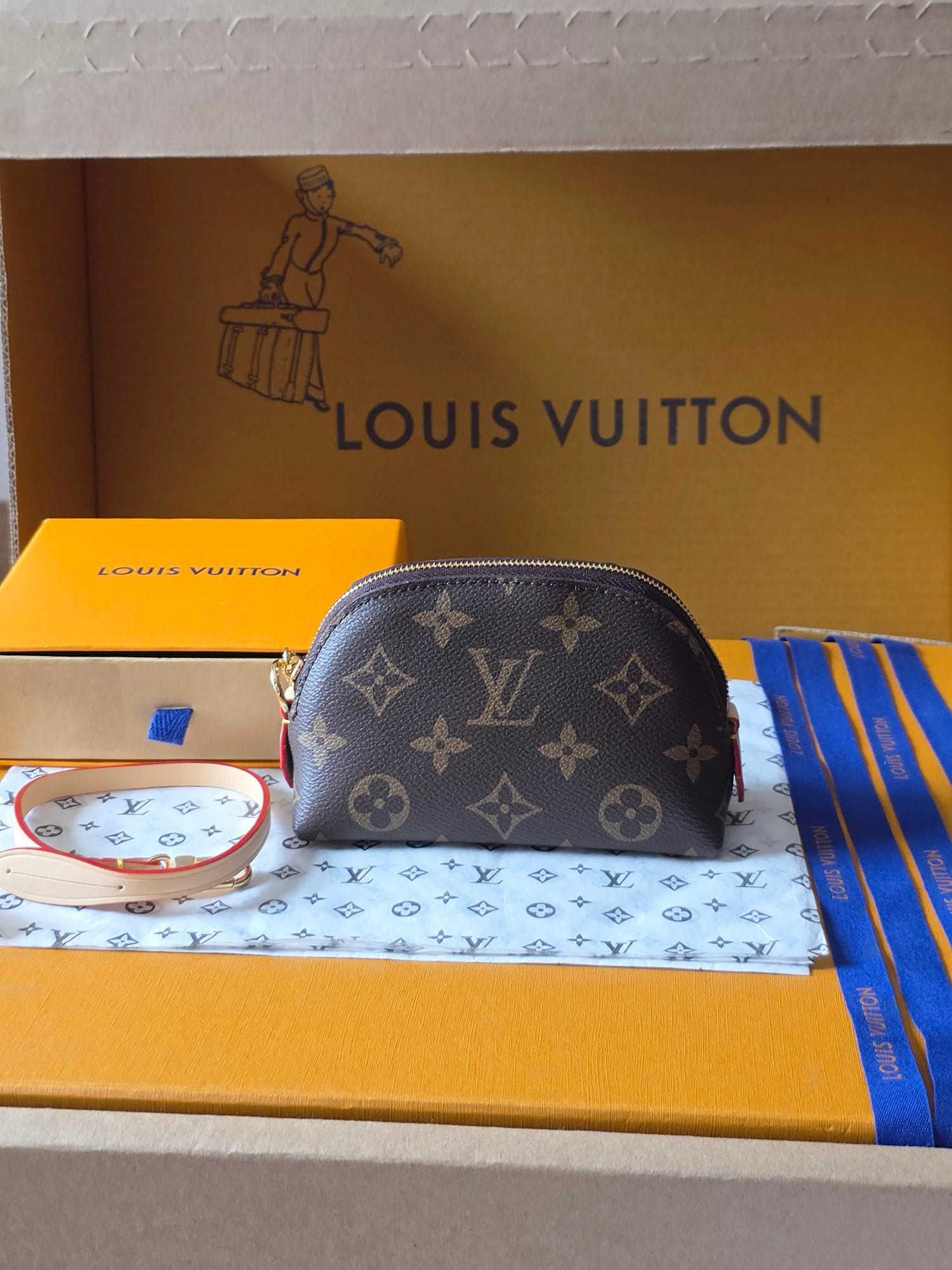 LV Cosmetic Purse M25653 13.5x9x5.5cm