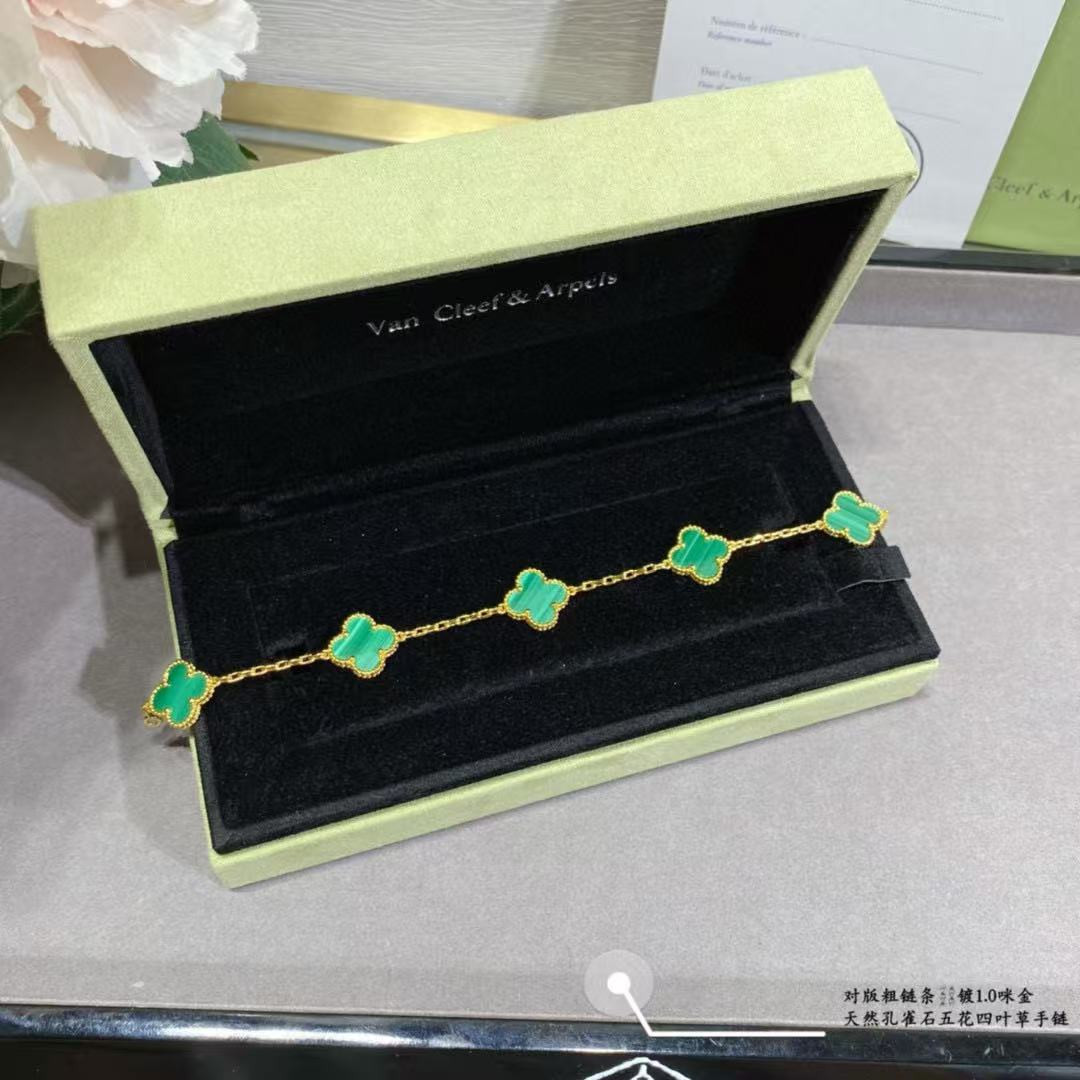 V*n Cl**f & Arpels Natural malachite five-flowered four-leaf clover Bracelet Chain length approx.19cm