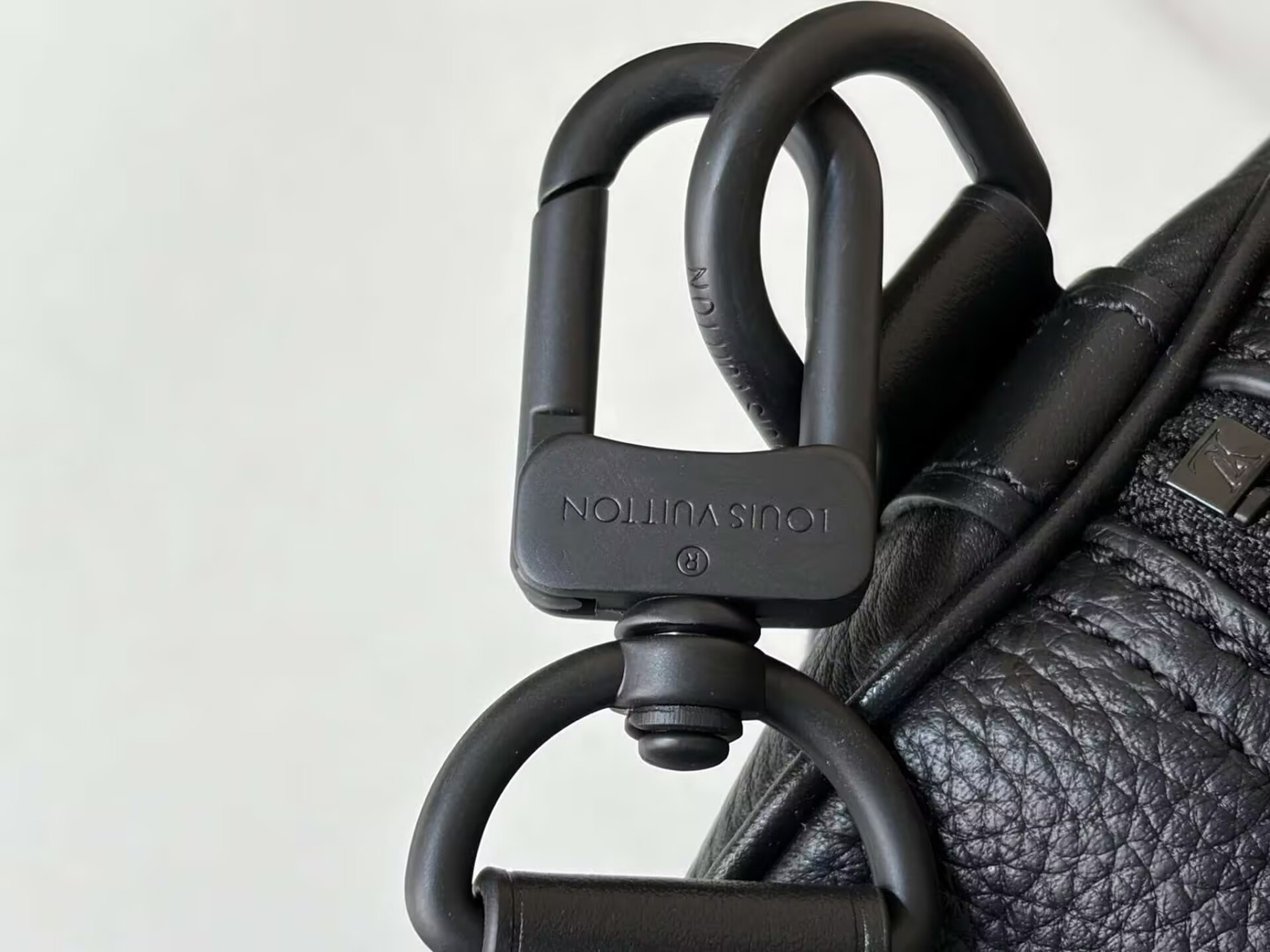 LV Speedy P9 Bandoulière 20 M13904 22x14x17.5cm