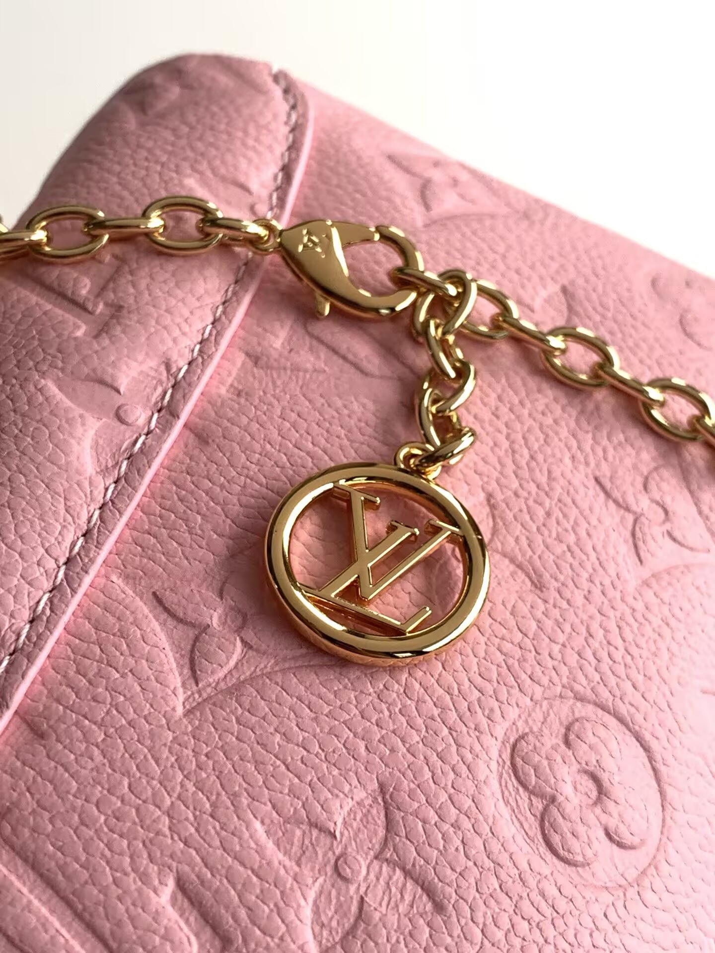 LV Nano Madeleine M29448 21 x 12.5 x 6 cm