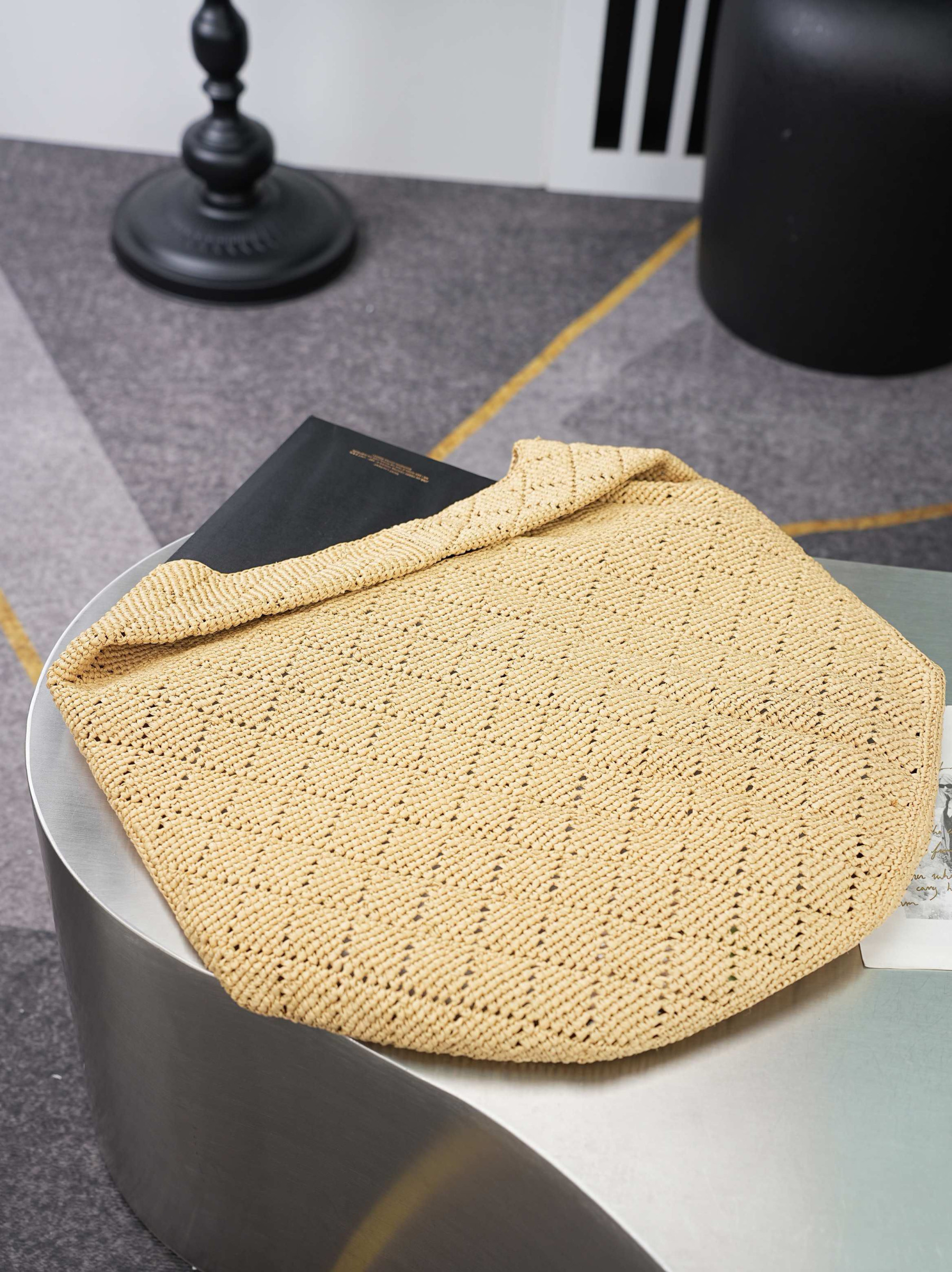 Y51 ICARE Hobo in raffia 30-47x30.5x2-12cm