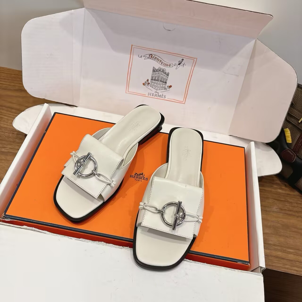UA H**me5 Isle sandal