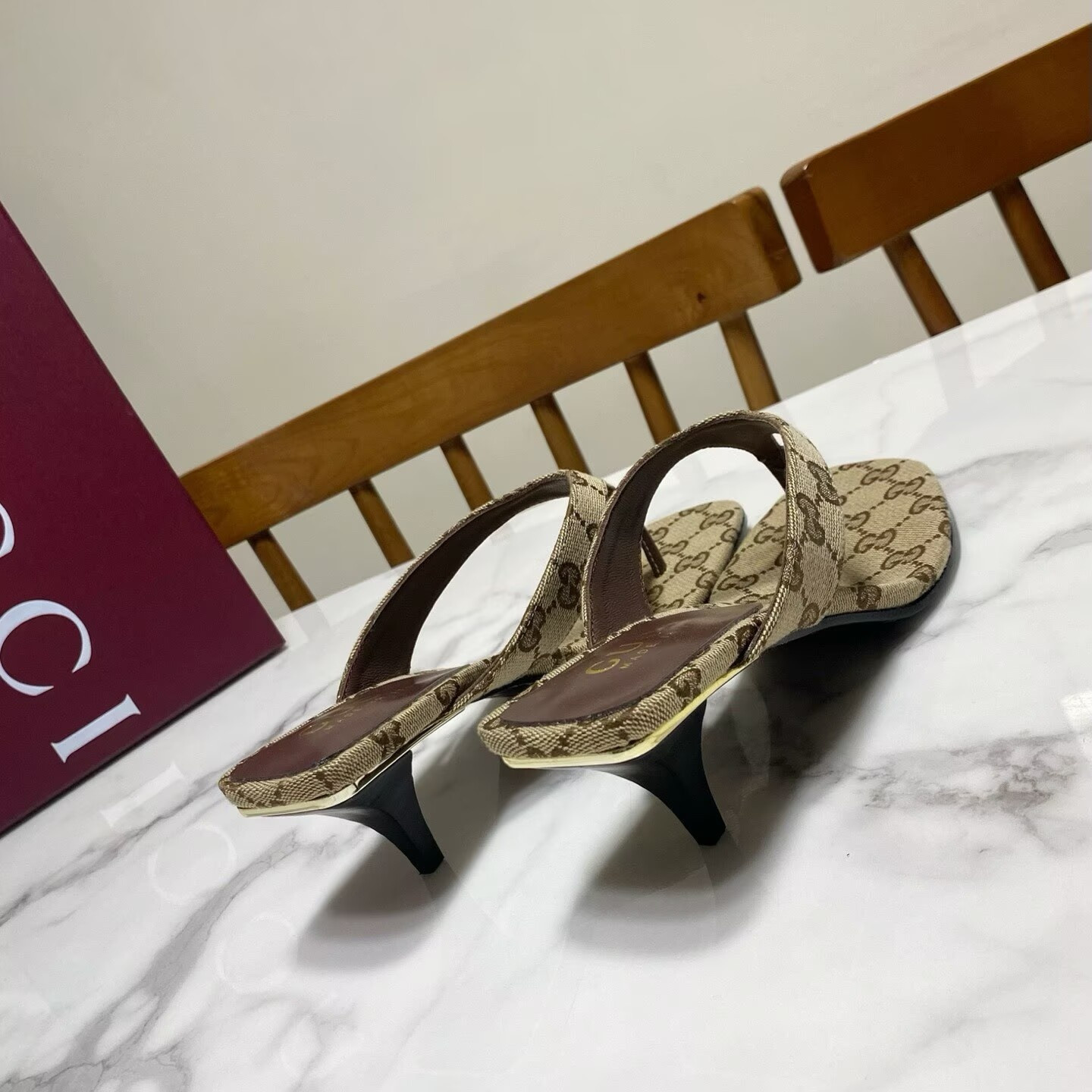 UA Gvc*1 Vittoria Thong Slides