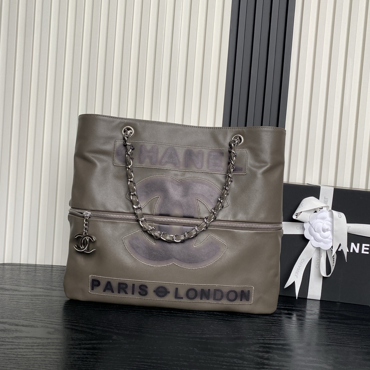 Ch**el vintage graffiti expandable tote bag as9903 38x33cm
