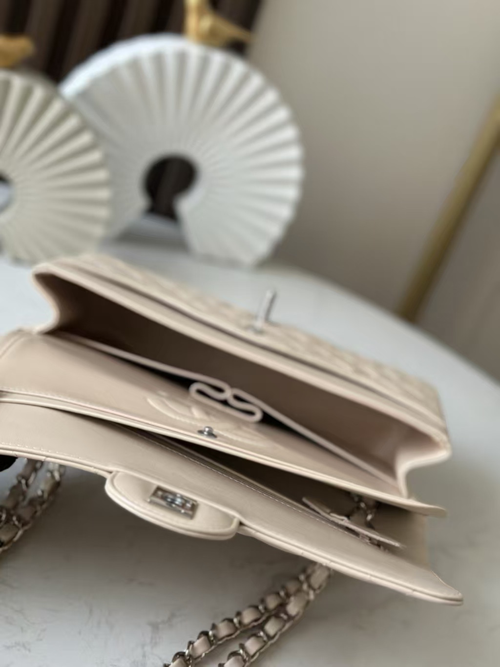 Ch**el Classic Flap Bag Pearlescent apricot-colored lambskin with silver hardware 15x25.5x6cm